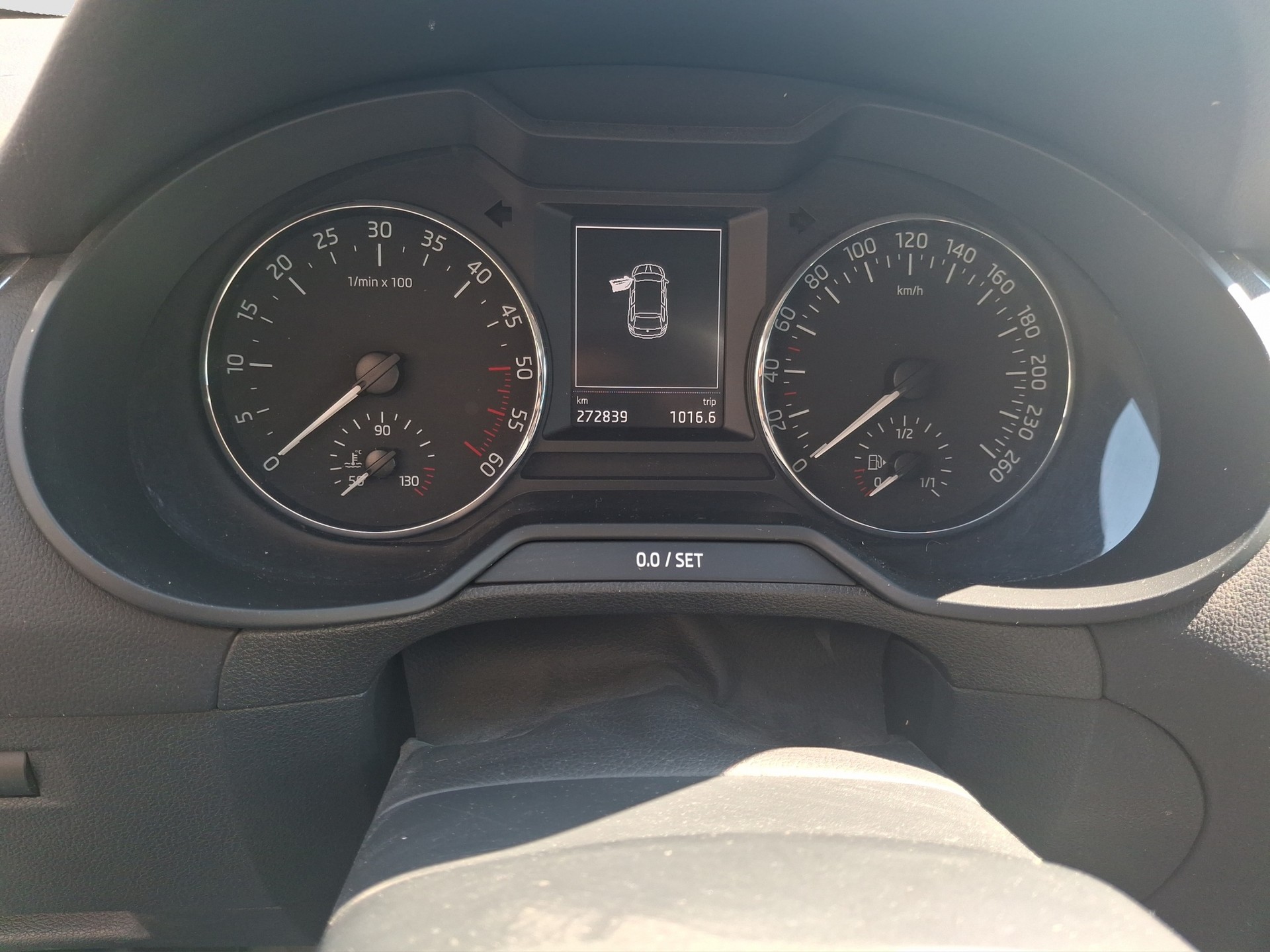 SKODA Octavia Combi 1.6 TDI Elegance 4x4-image-9