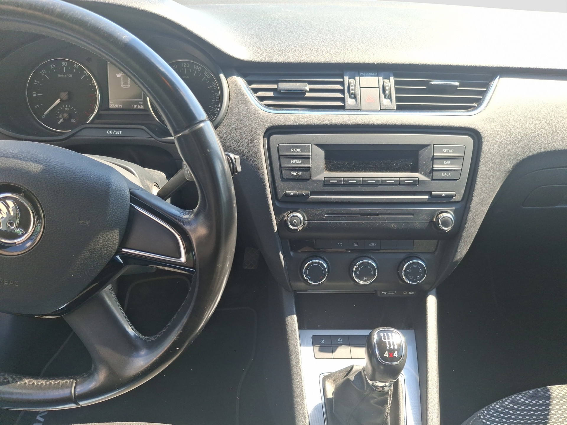 SKODA Octavia Combi 1.6 TDI Elegance 4x4-image-7