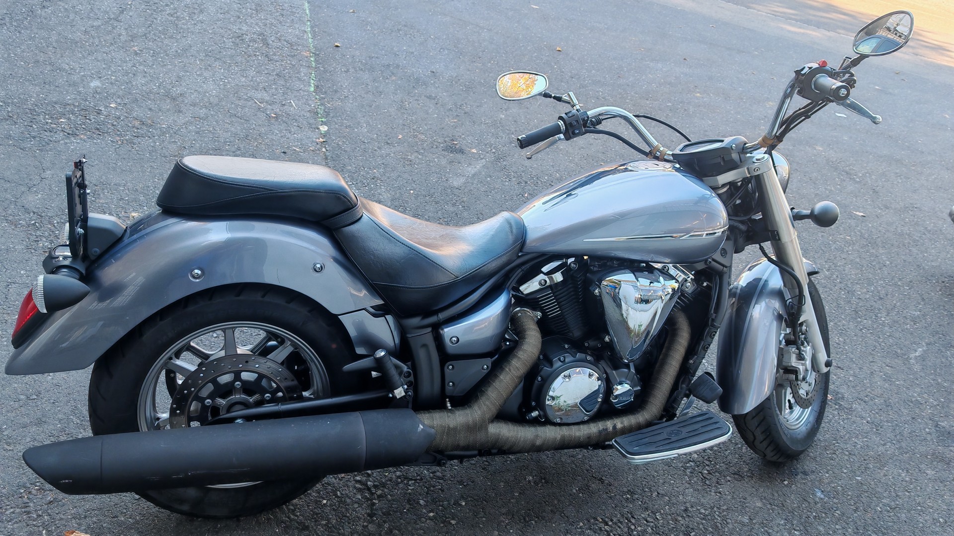 YAMAHA XVS 1300 A Midnight Star-image-2