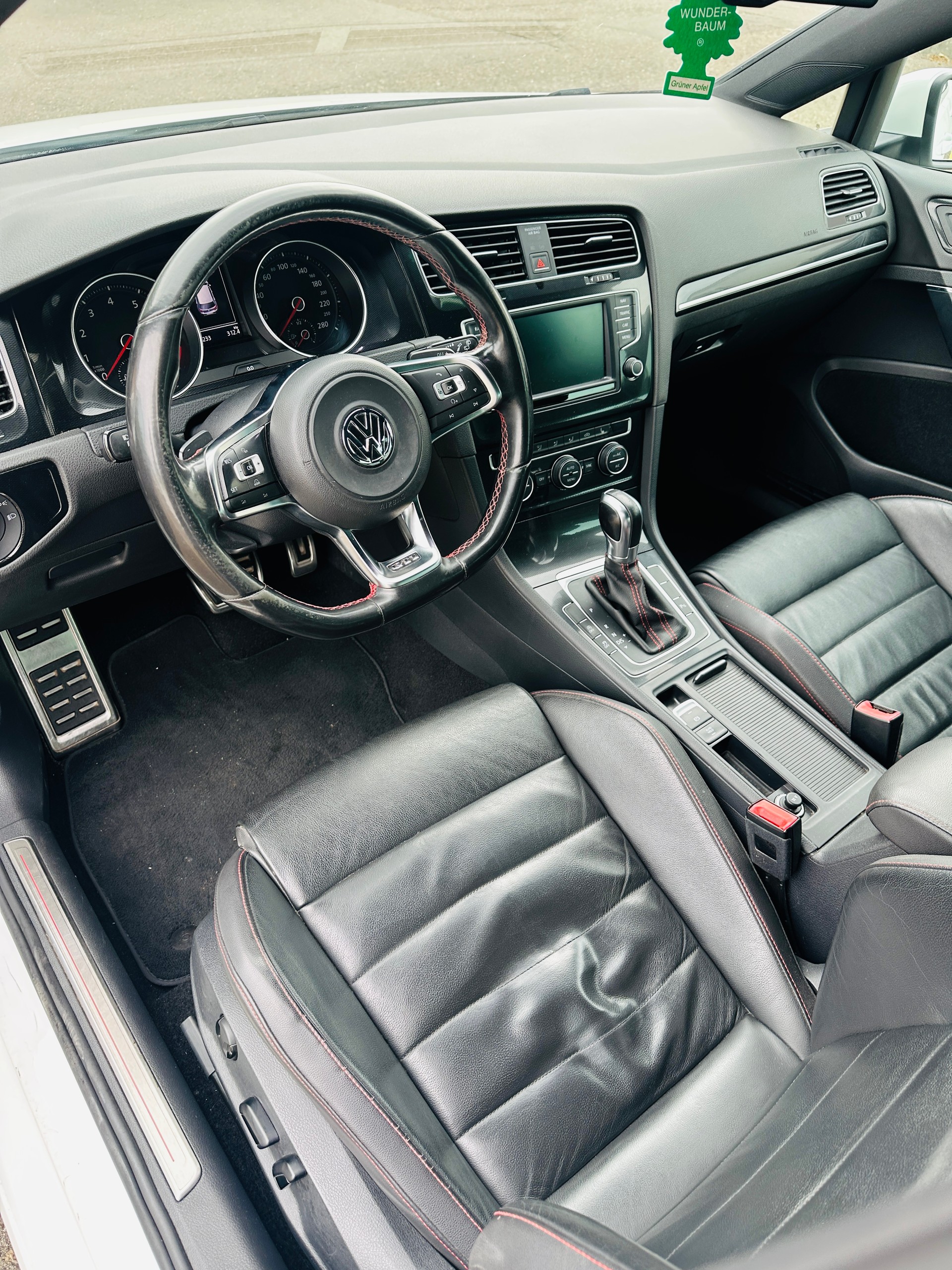 VW Golf 2.0 TSI GTI Performance DSG-image-10