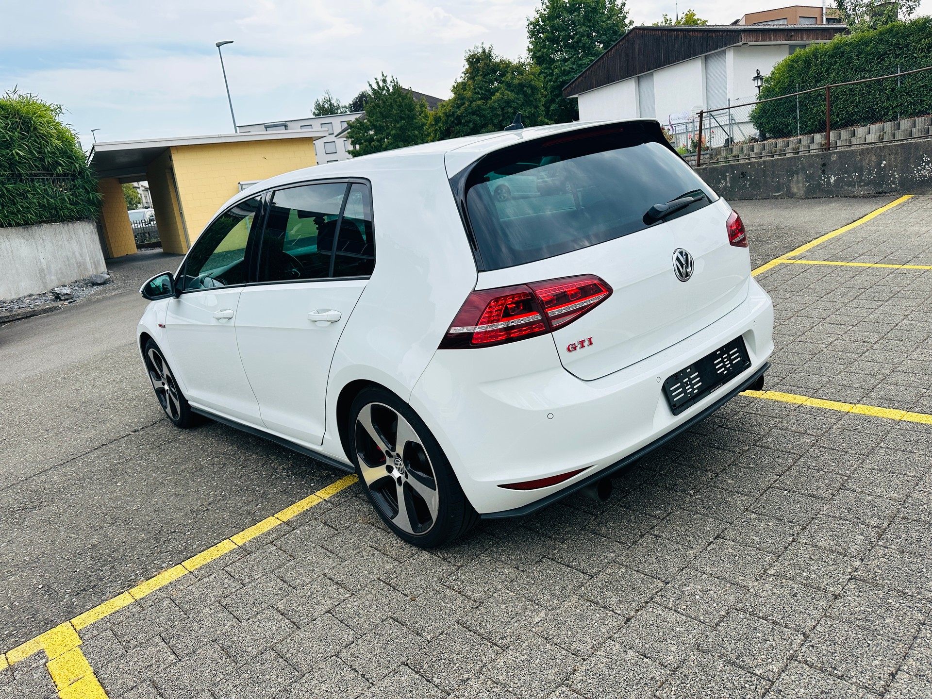 VW Golf 2.0 TSI GTI Performance DSG-image-7