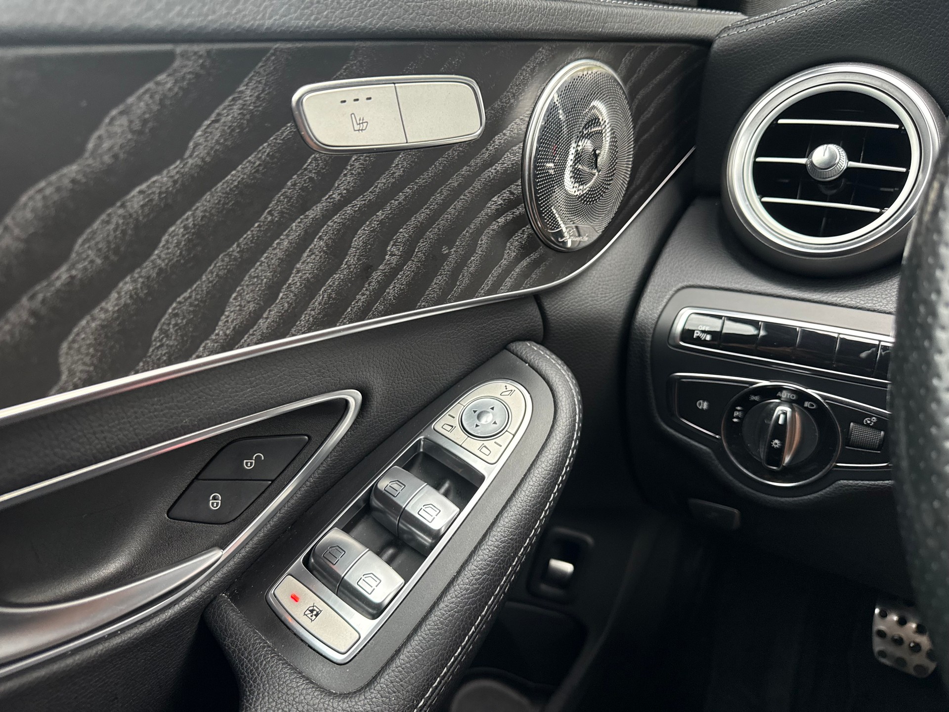 MERCEDES-BENZ C 200 AMG Line-image-5