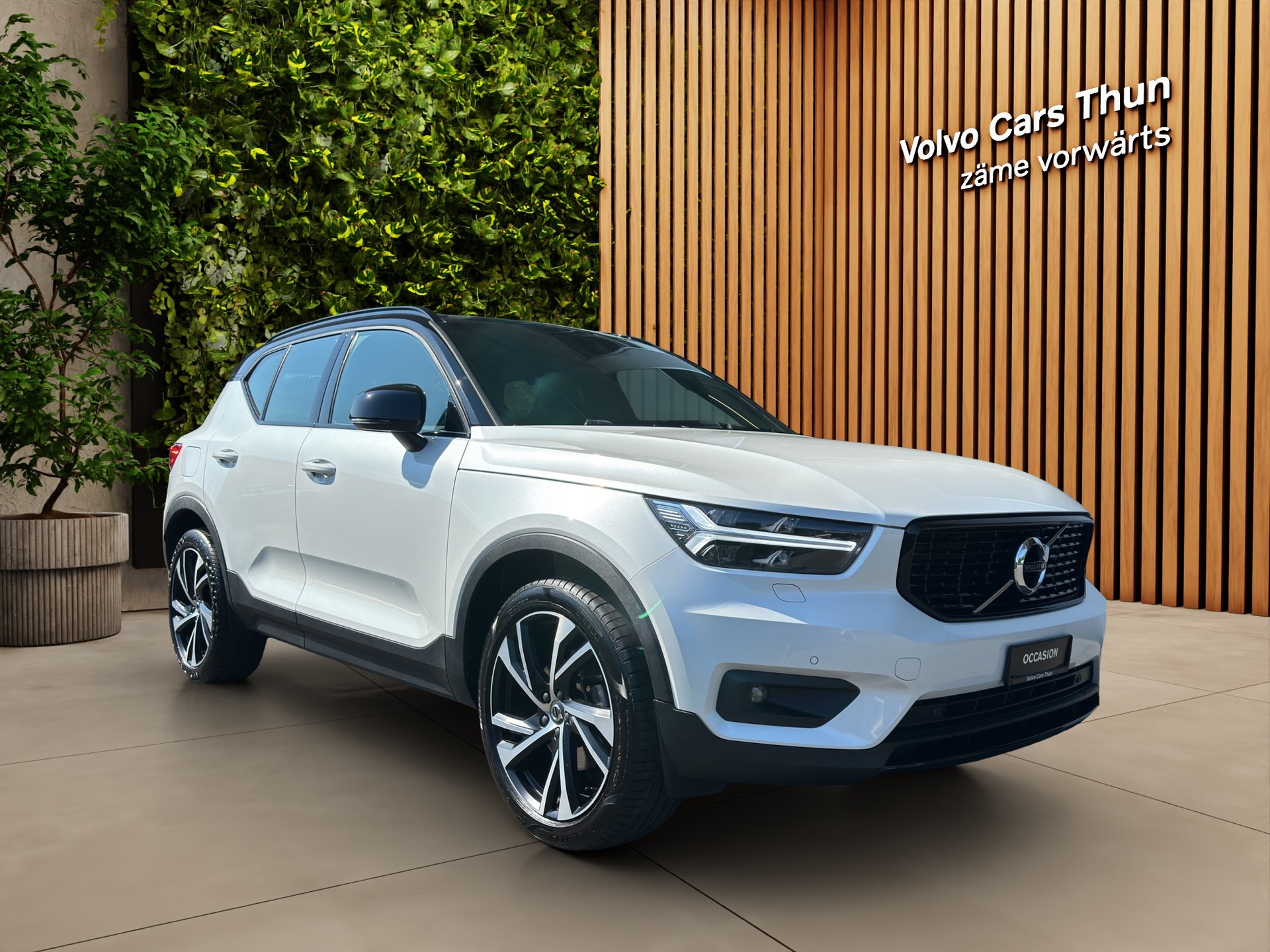 VOLVO XC40 2.0 T4 R-Design AWD-showroom-element-2
