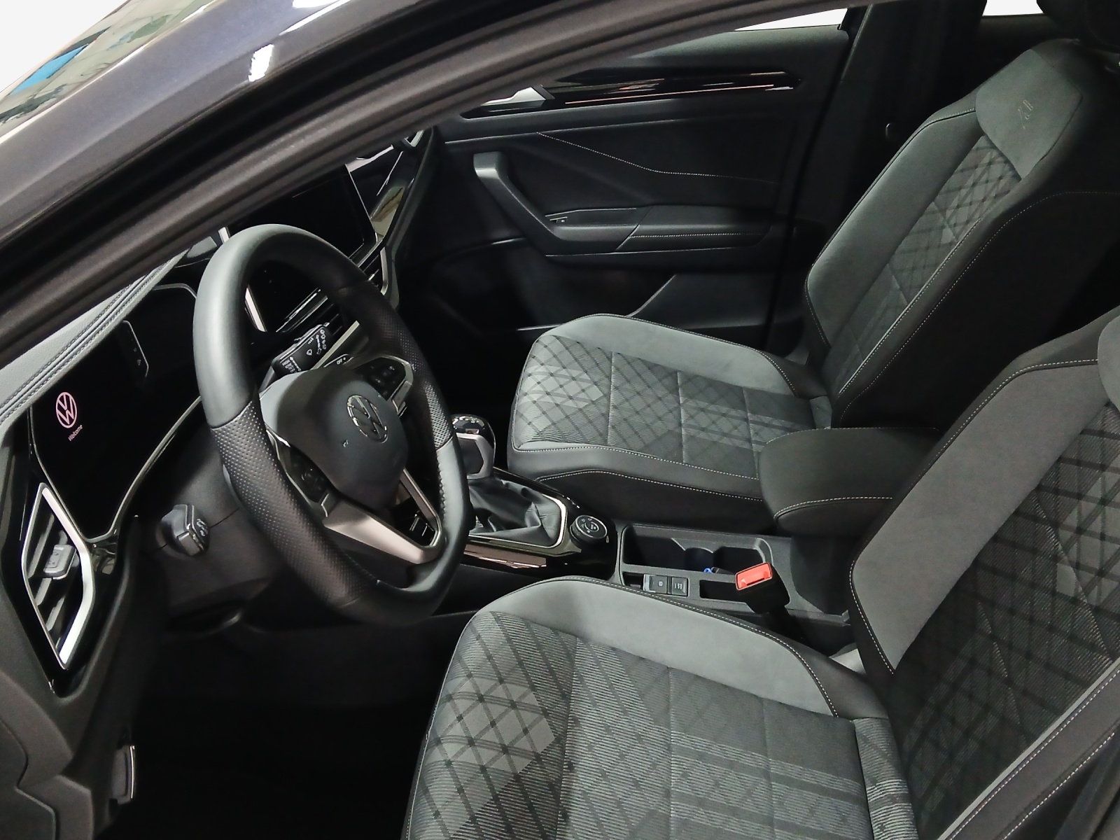 VW T-Roc 2.0 TSI R-Line DSG 4Motion-image-7