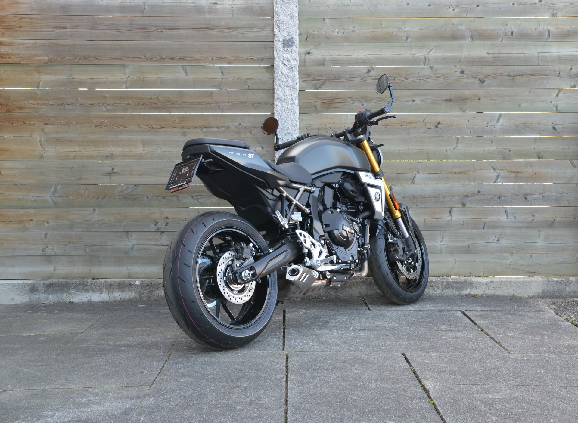 SUZUKI GSX-8T-image-4