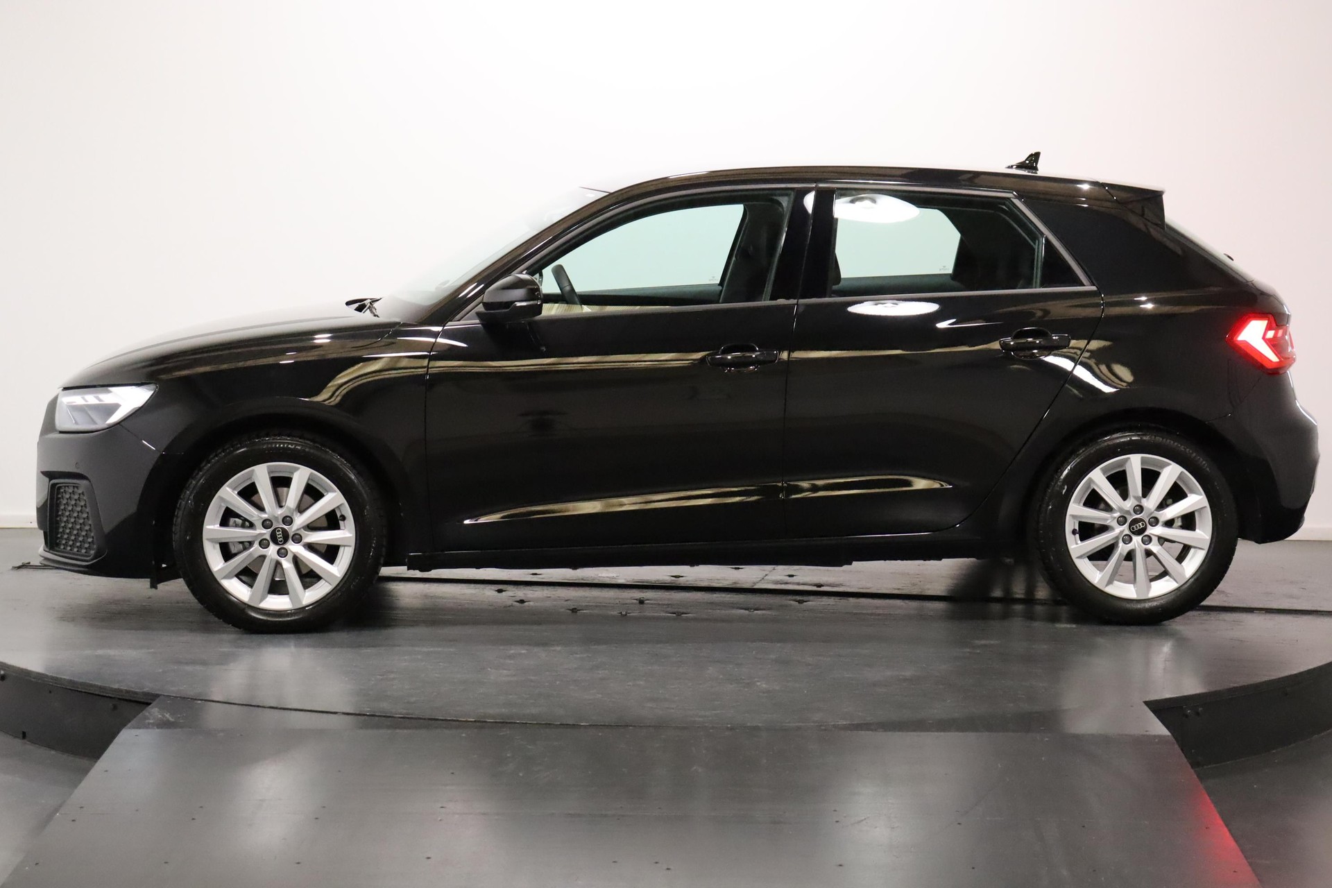 AUDI A1 Sportback 1.0 30 TFSI S-Tronic-showroom-element-3
