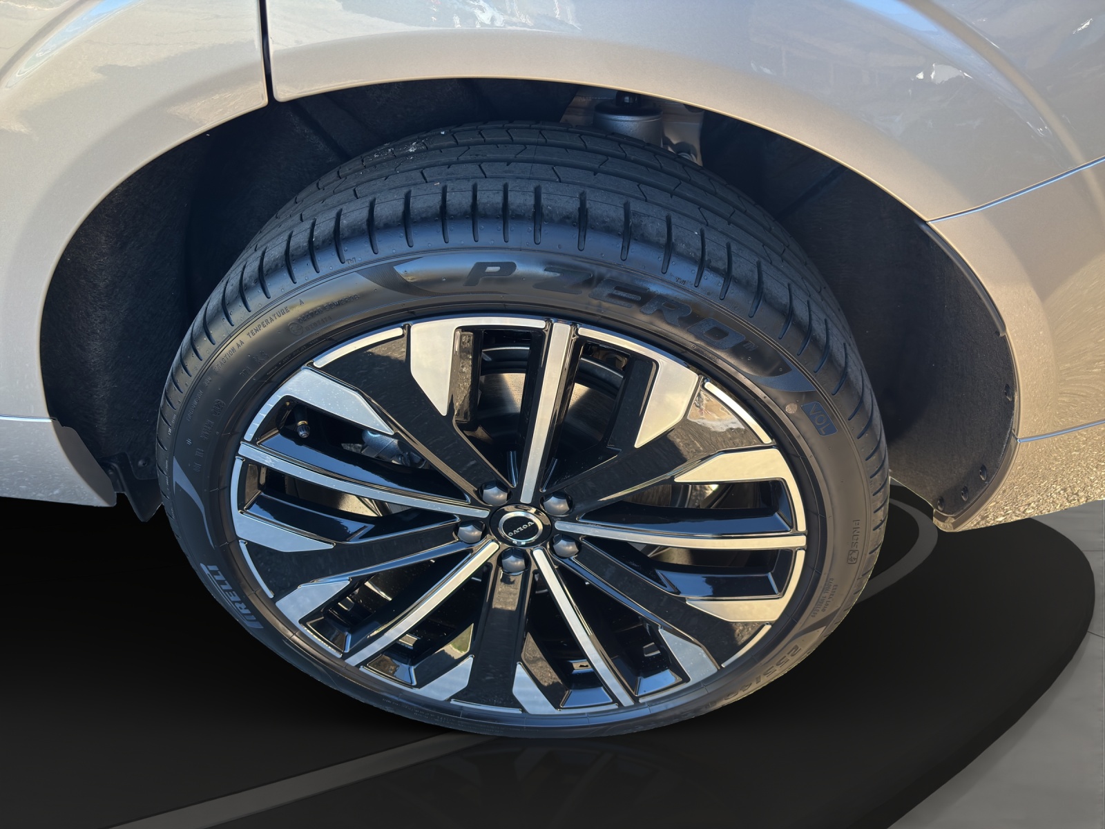 VOLVO XC60 2.0 T8 TE Ultra Dark eAWD-showroom-element-1