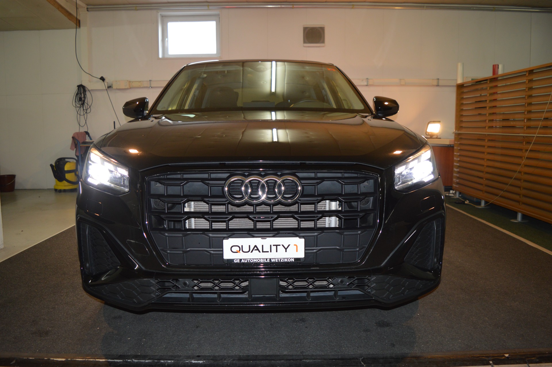 AUDI Q2 35 TFSI S line S-tronic-showroom-element-2