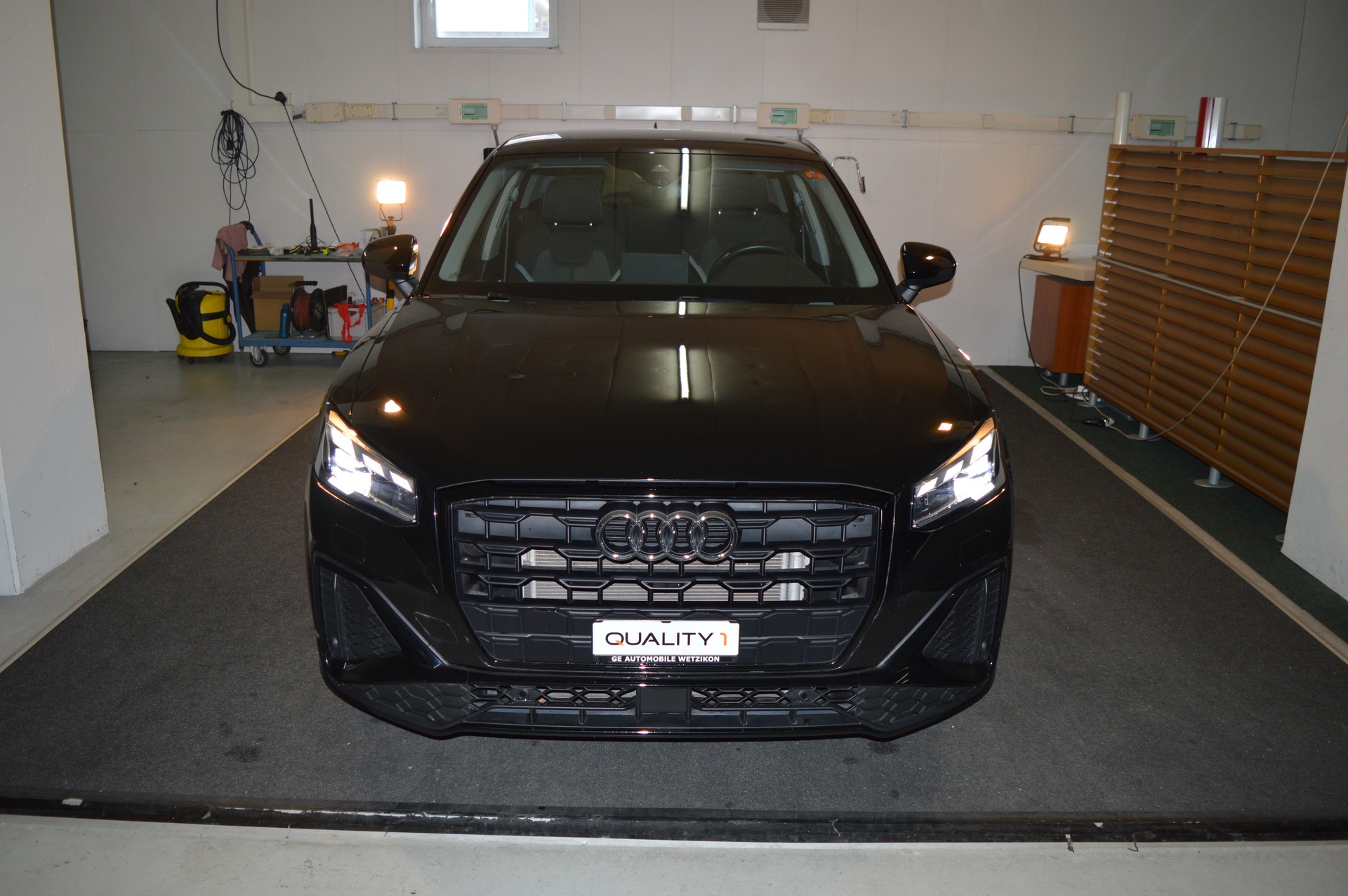 AUDI Q2 35 TFSI S line S-tronic-showroom-element-1
