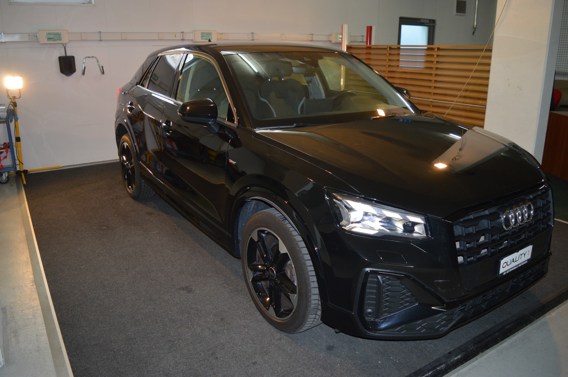 AUDI Q2 35 TFSI S line S-tronic-showroom-element-3