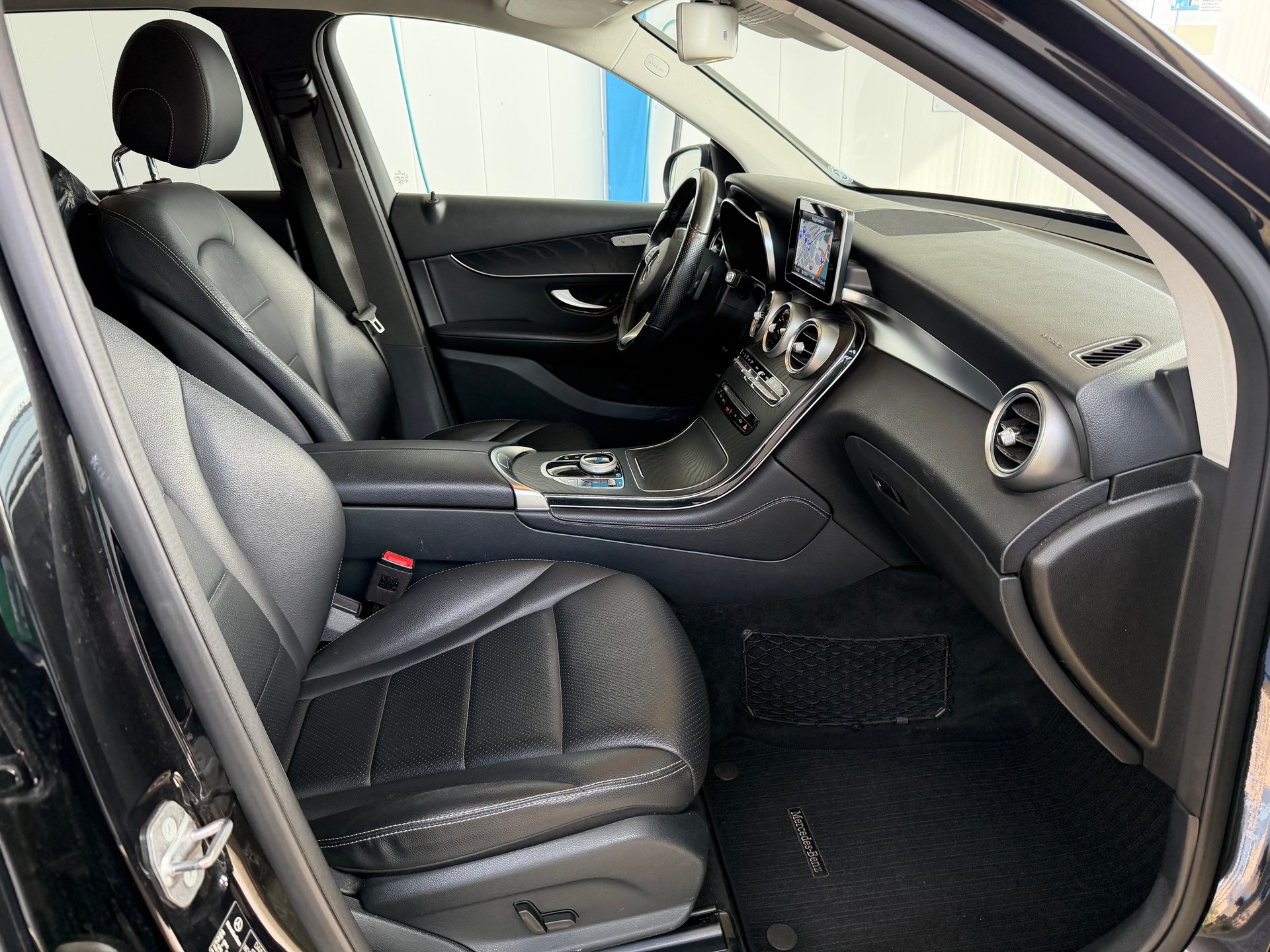MERCEDES-BENZ GLC 250 d Exclusive 4Matic 9G-Tronic-showroom-element-3