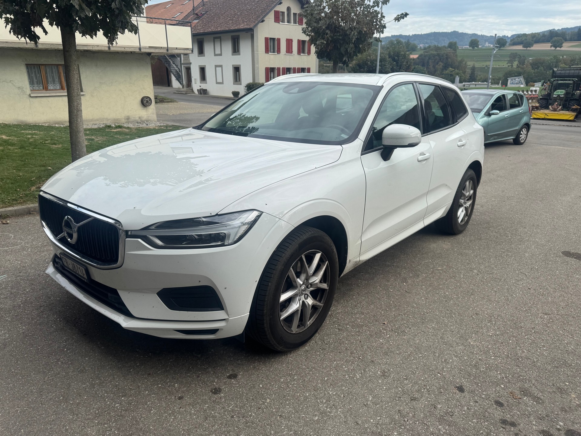 VOLVO XC60 D4 AWD Momentum Geartronic-image-1