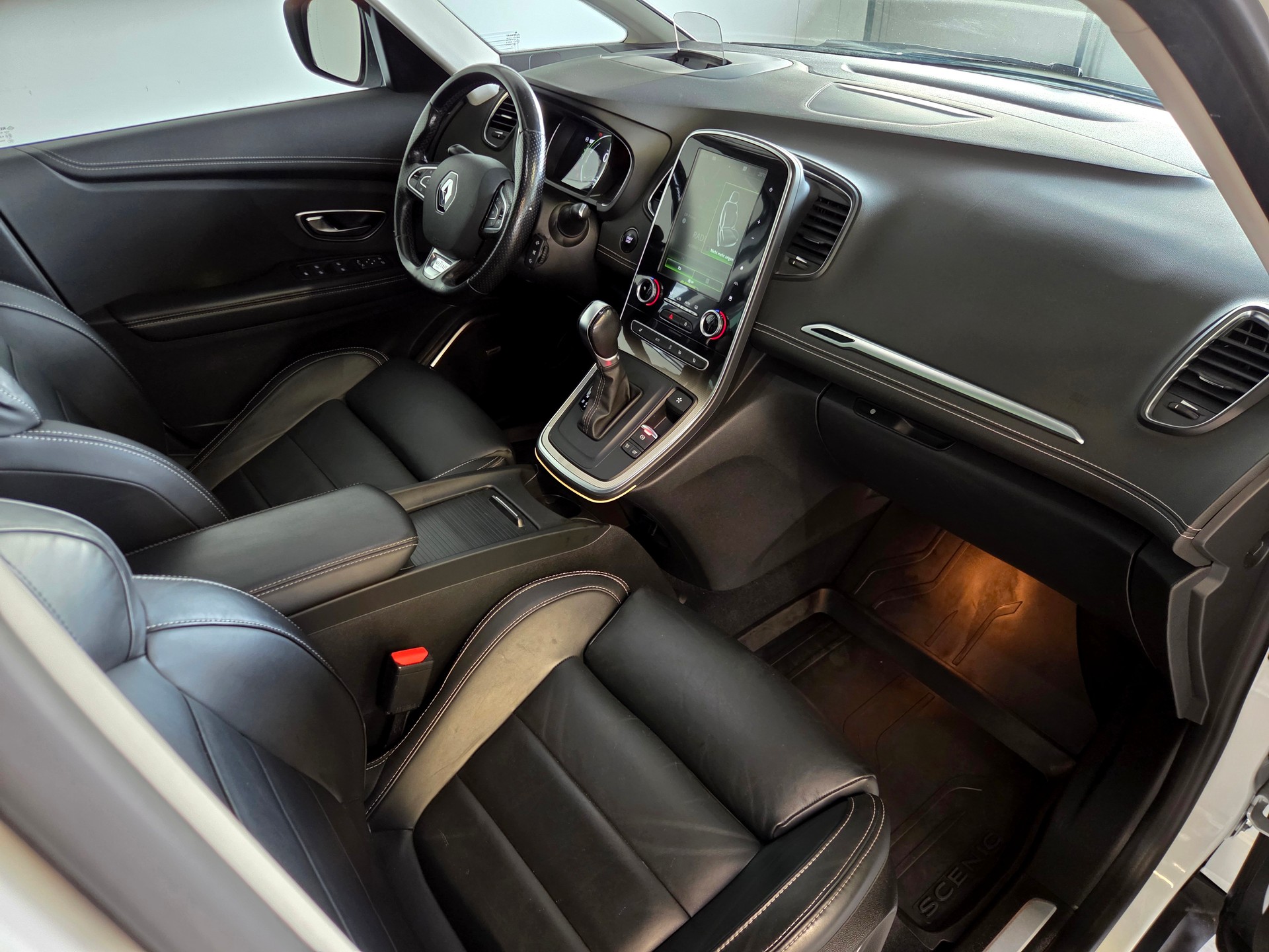 RENAULT Scénic 1.3 TCe 160 Initiale EDC-image-17