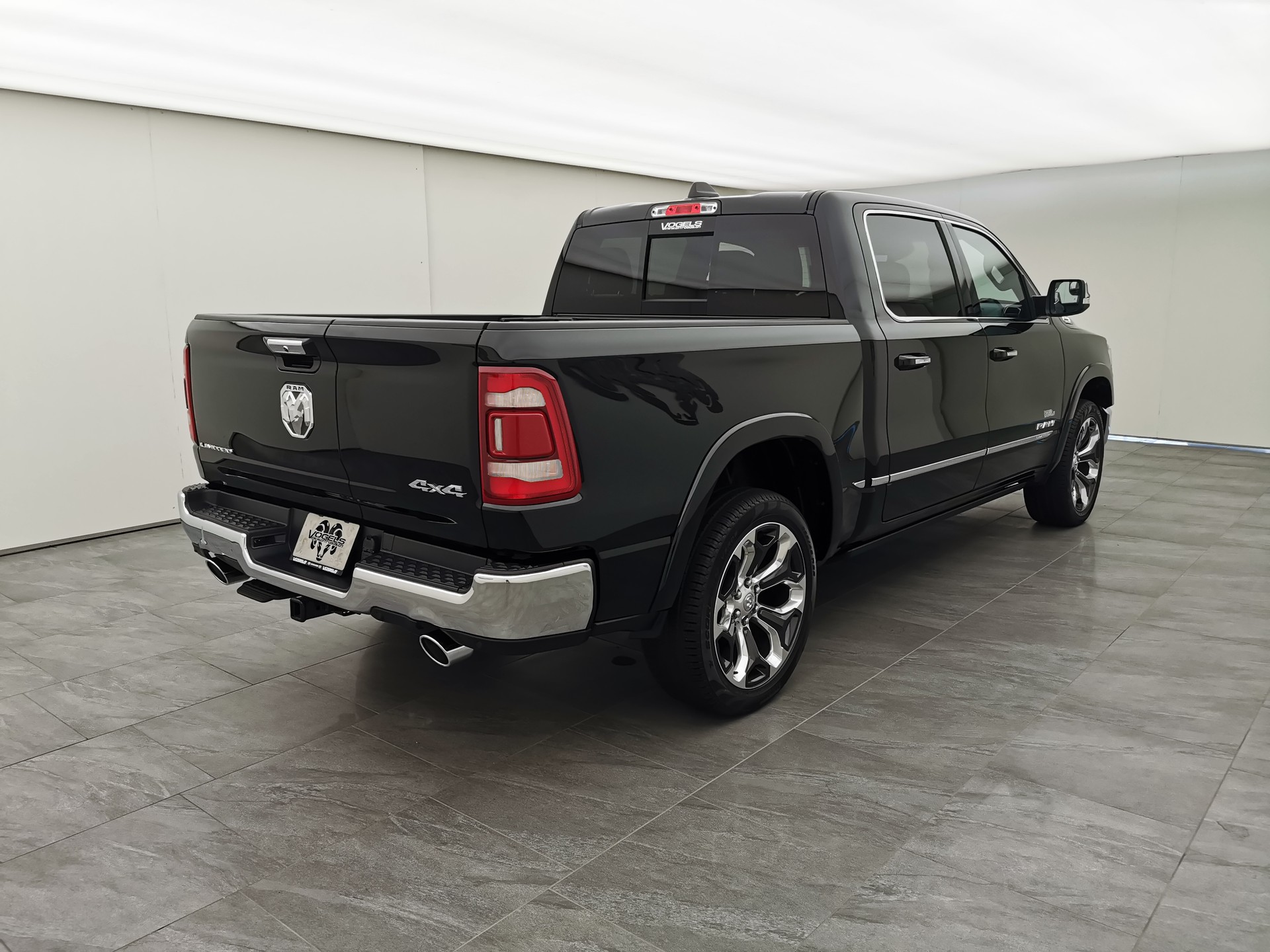 DODGE Ram 1500 5.7 V8 Limited eTorque Crew Cab-showroom-element-3