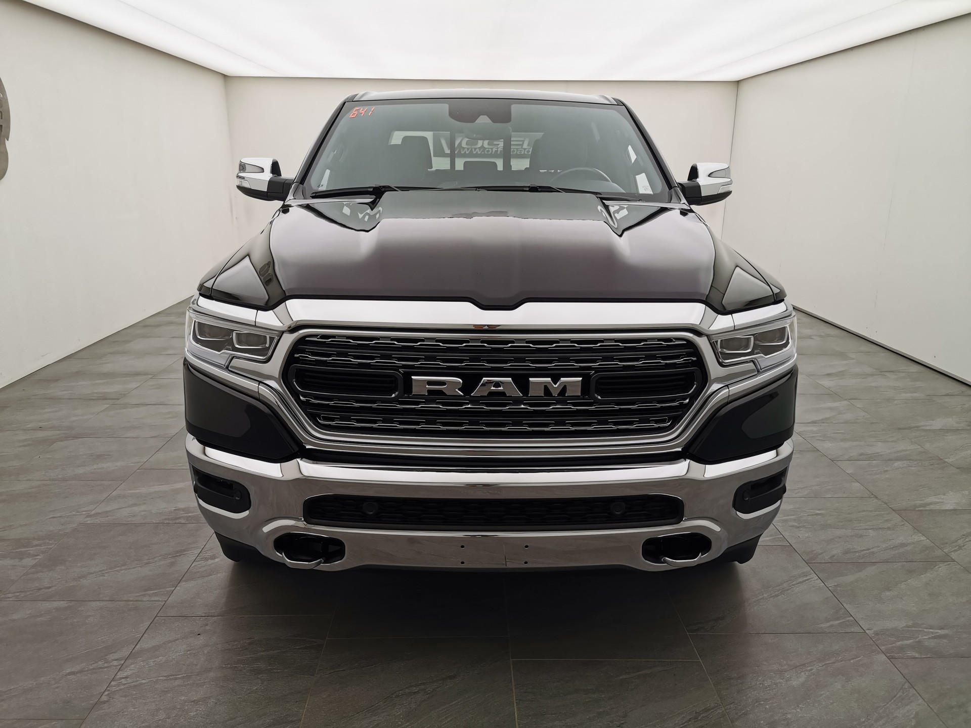 DODGE Ram 1500 5.7 V8 Limited eTorque Crew Cab-showroom-element-1