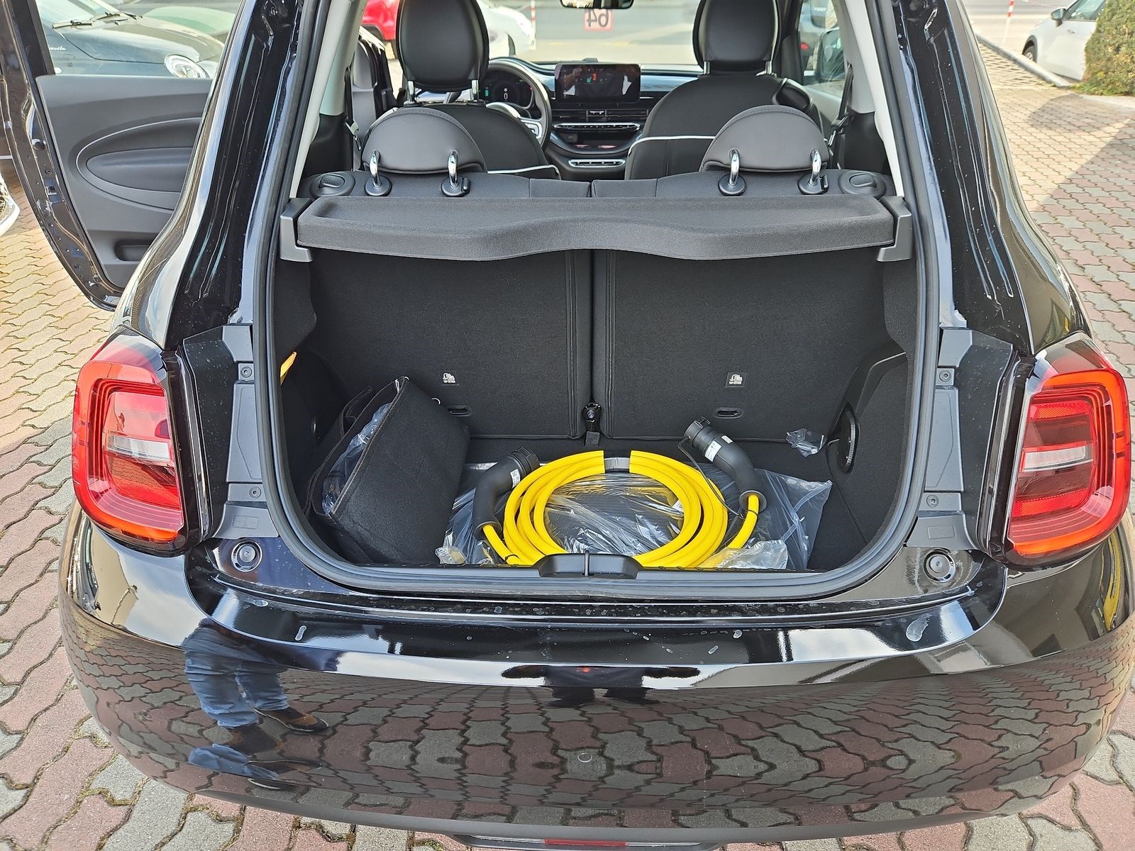 FIAT 500 electric 87 kW Swiss Edition-image-8