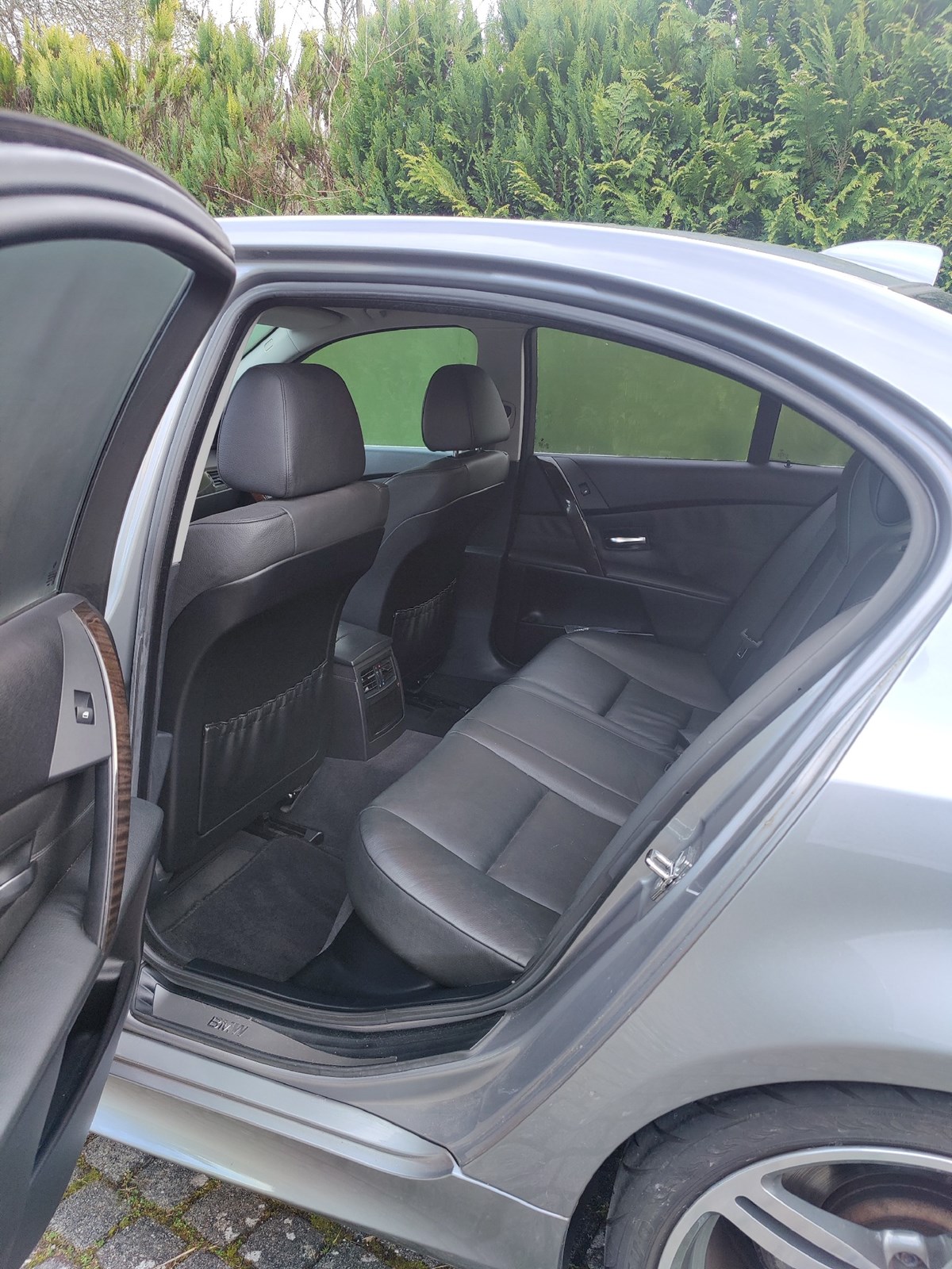 BMW 545i-image-3