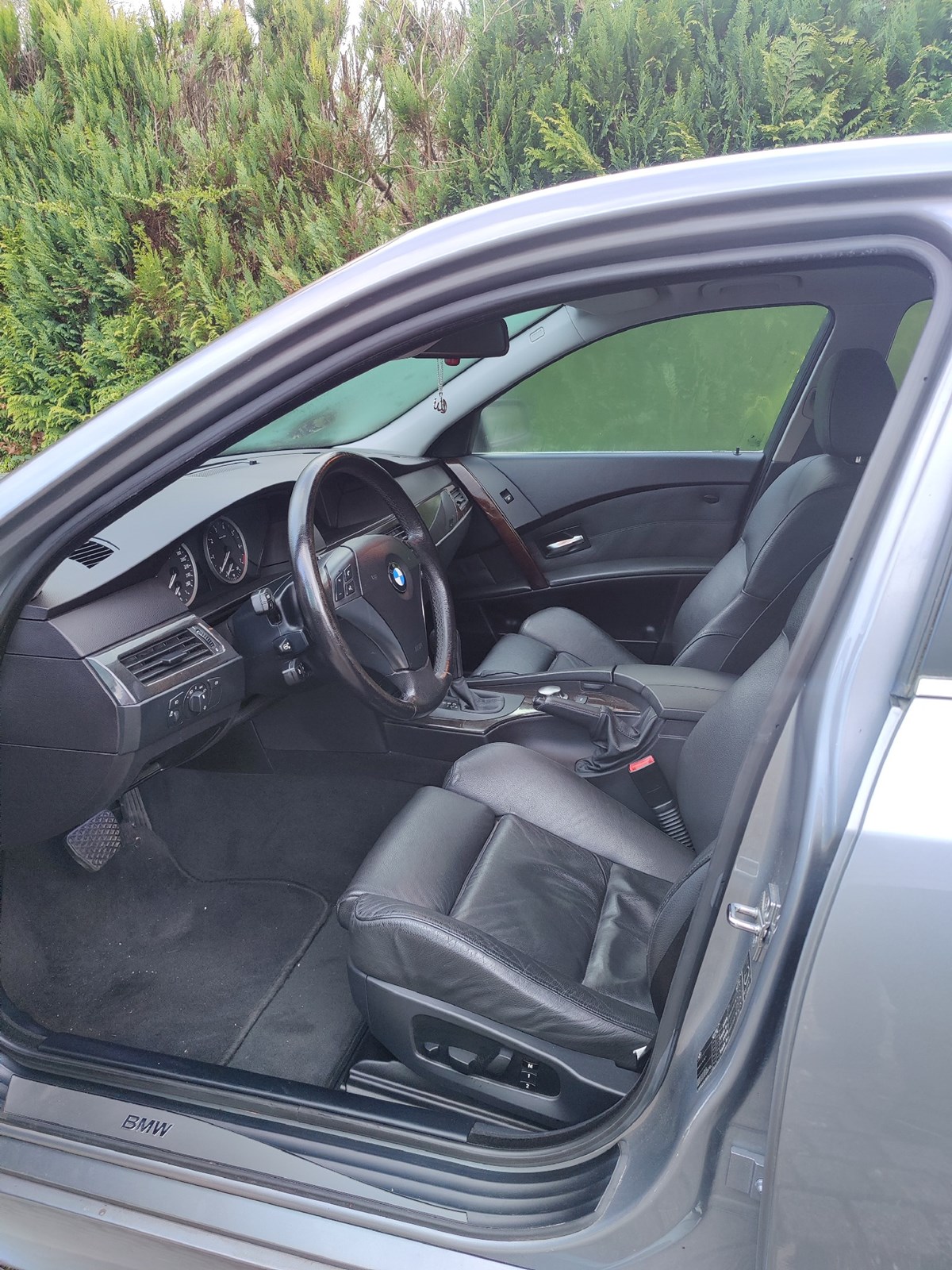 BMW 545i-image-4