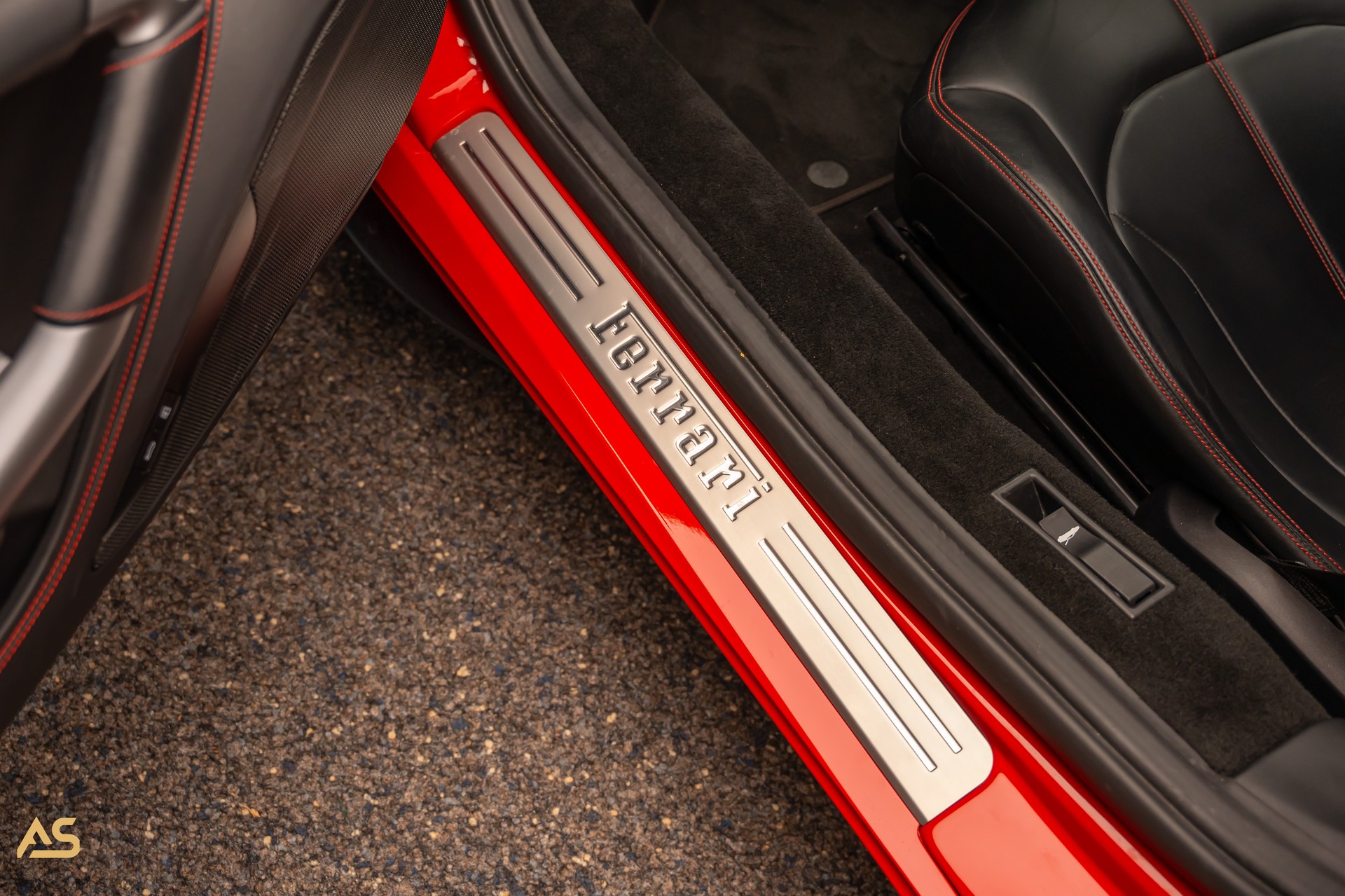FERRARI F8 Tributo (CH) ROSSO CORSA | FERRARI GARANTIE | Liftsystem | Carbon-image-13