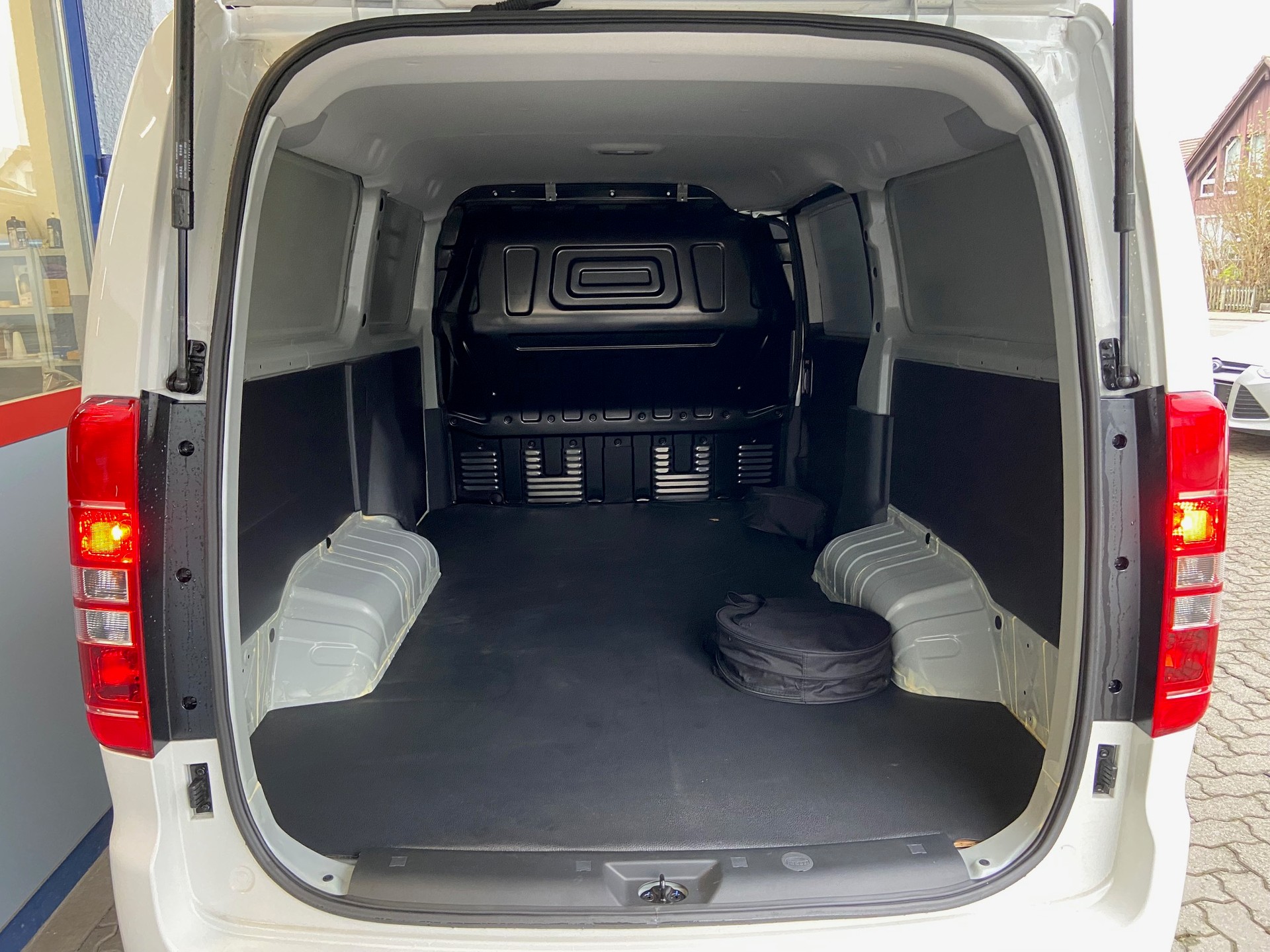 JAC M3ev-image-3