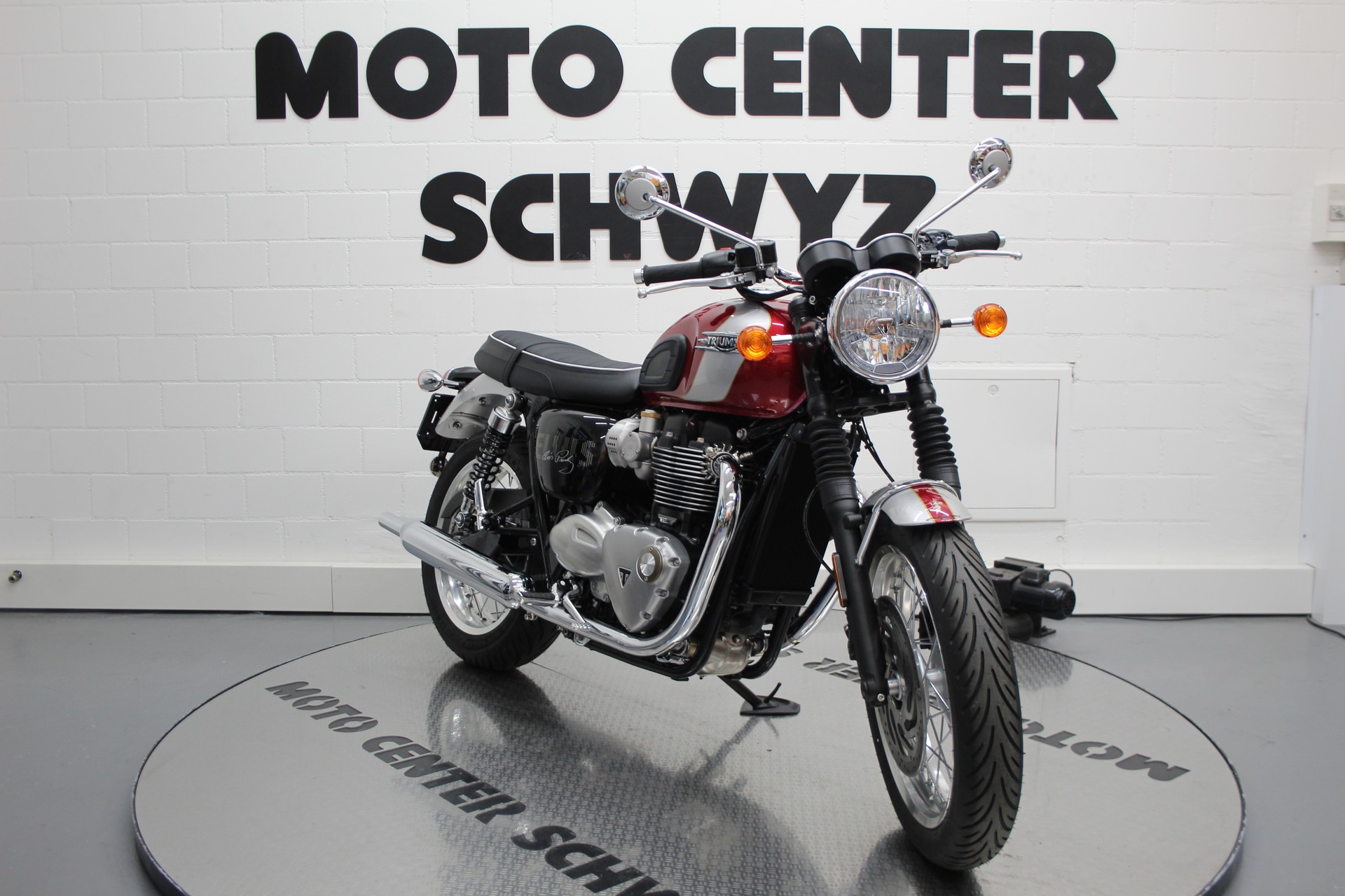 TRIUMPH Bonneville T120 Elvis Edition-image-1
