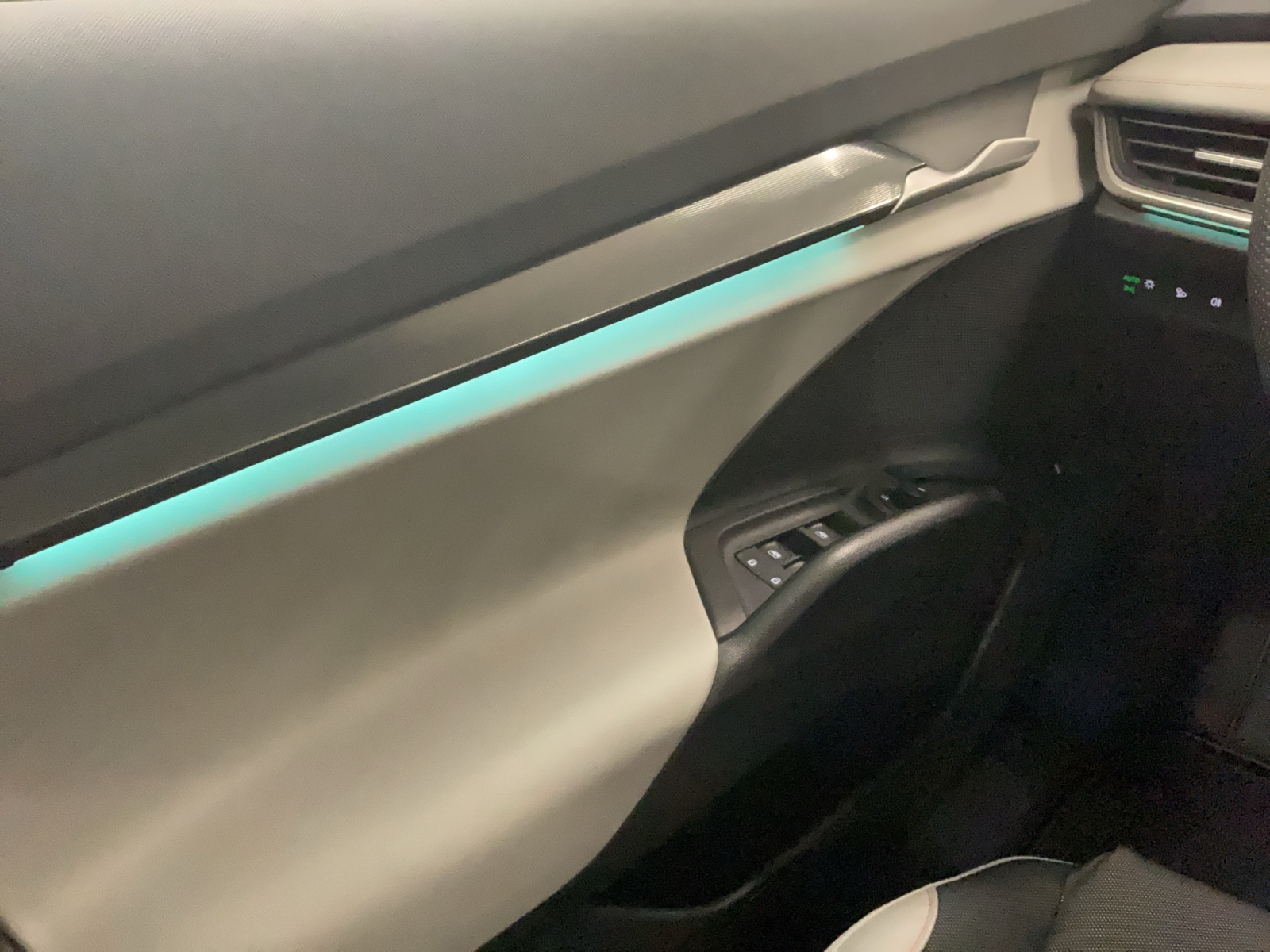 SKODA Elroq 85-image-8