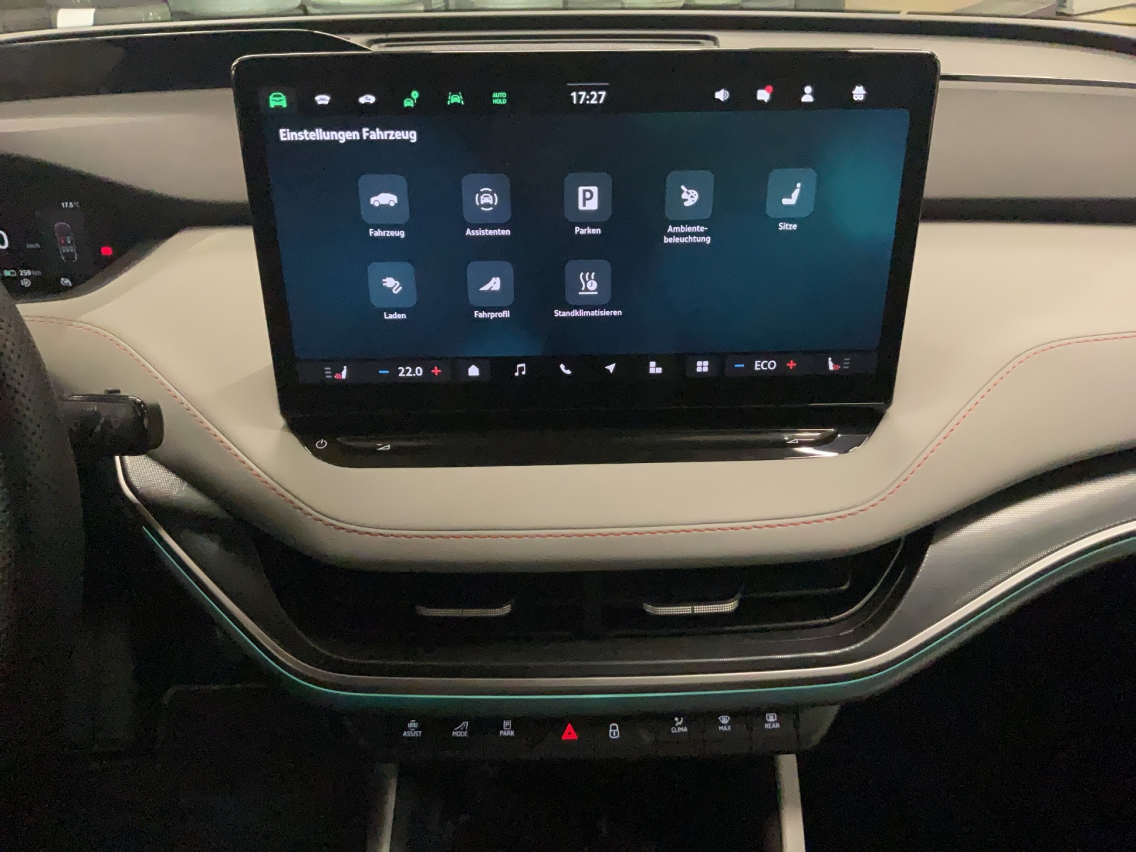 SKODA Elroq 85-image-9
