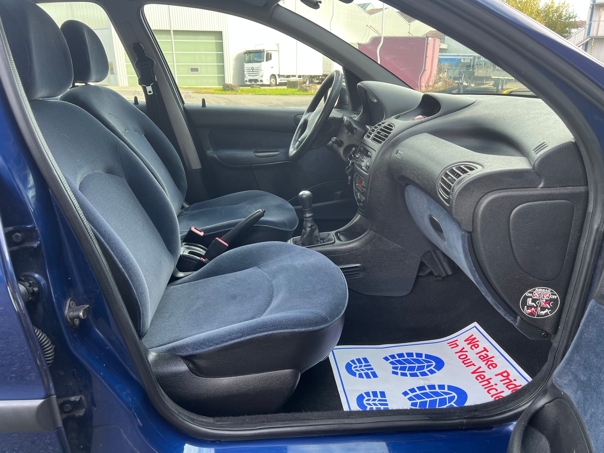PEUGEOT 206 1.6 XT Premium-image-8