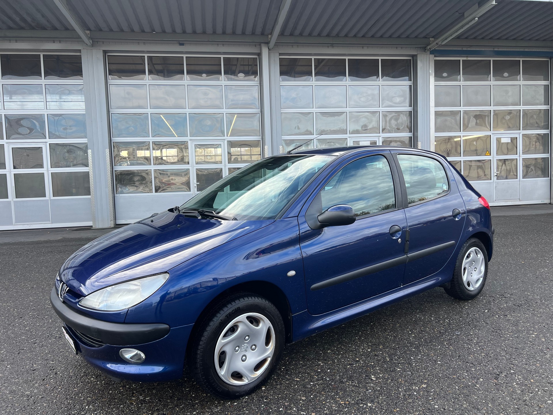 PEUGEOT 206 1.6 XT Premium-showroom-element-3