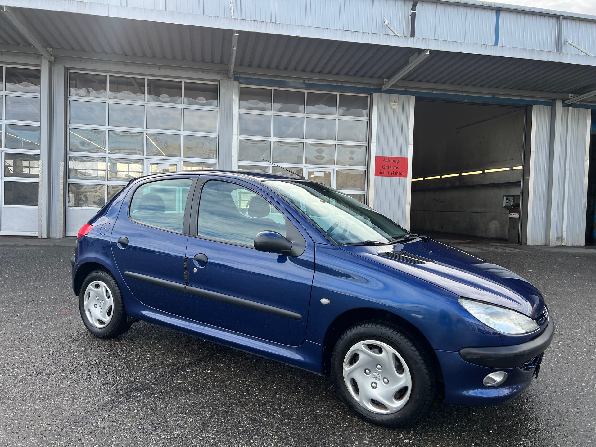PEUGEOT 206 1.6 XT Premium-image-4