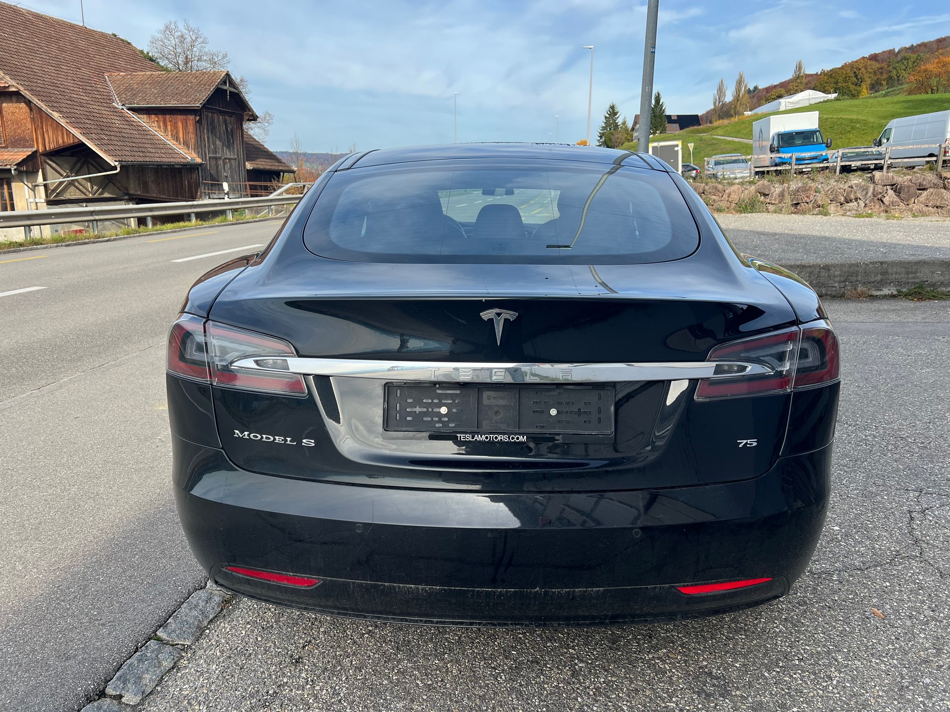 TESLA Model S 75-image-5