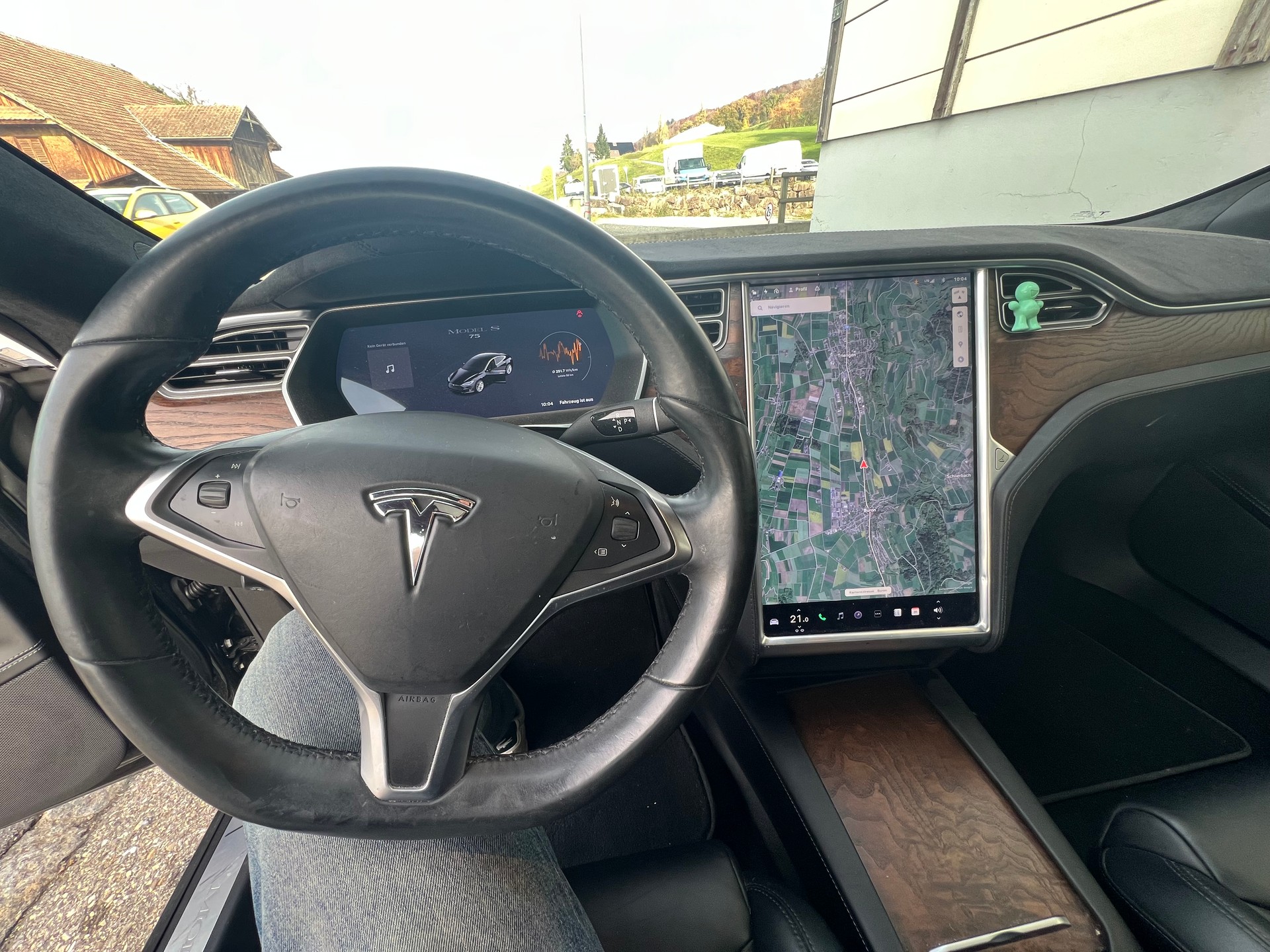 TESLA Model S 75-image-8