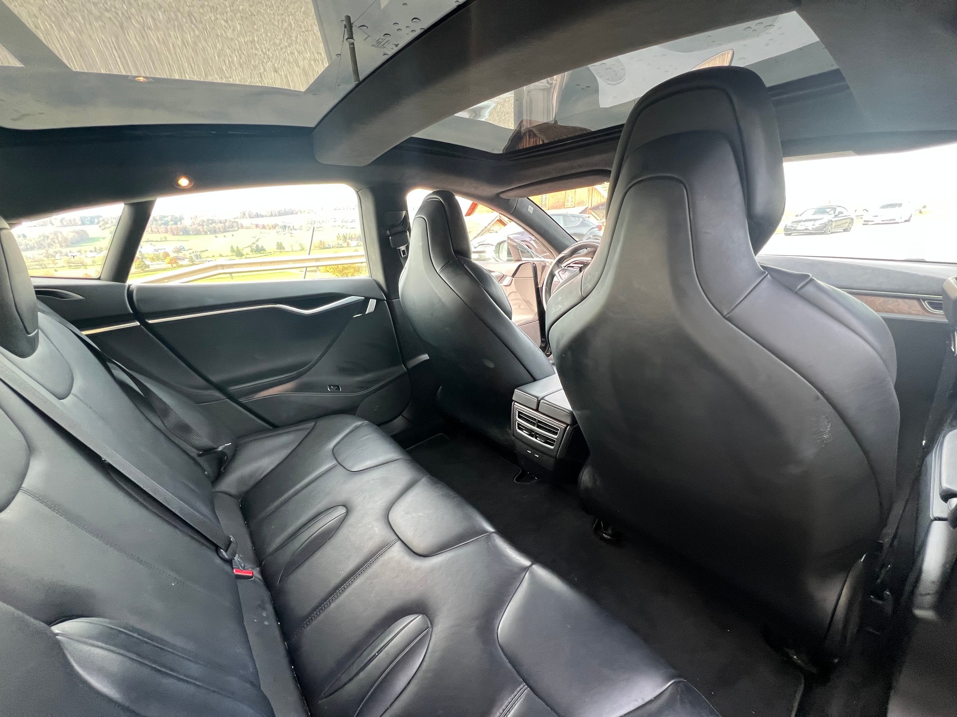 TESLA Model S 75-image-13