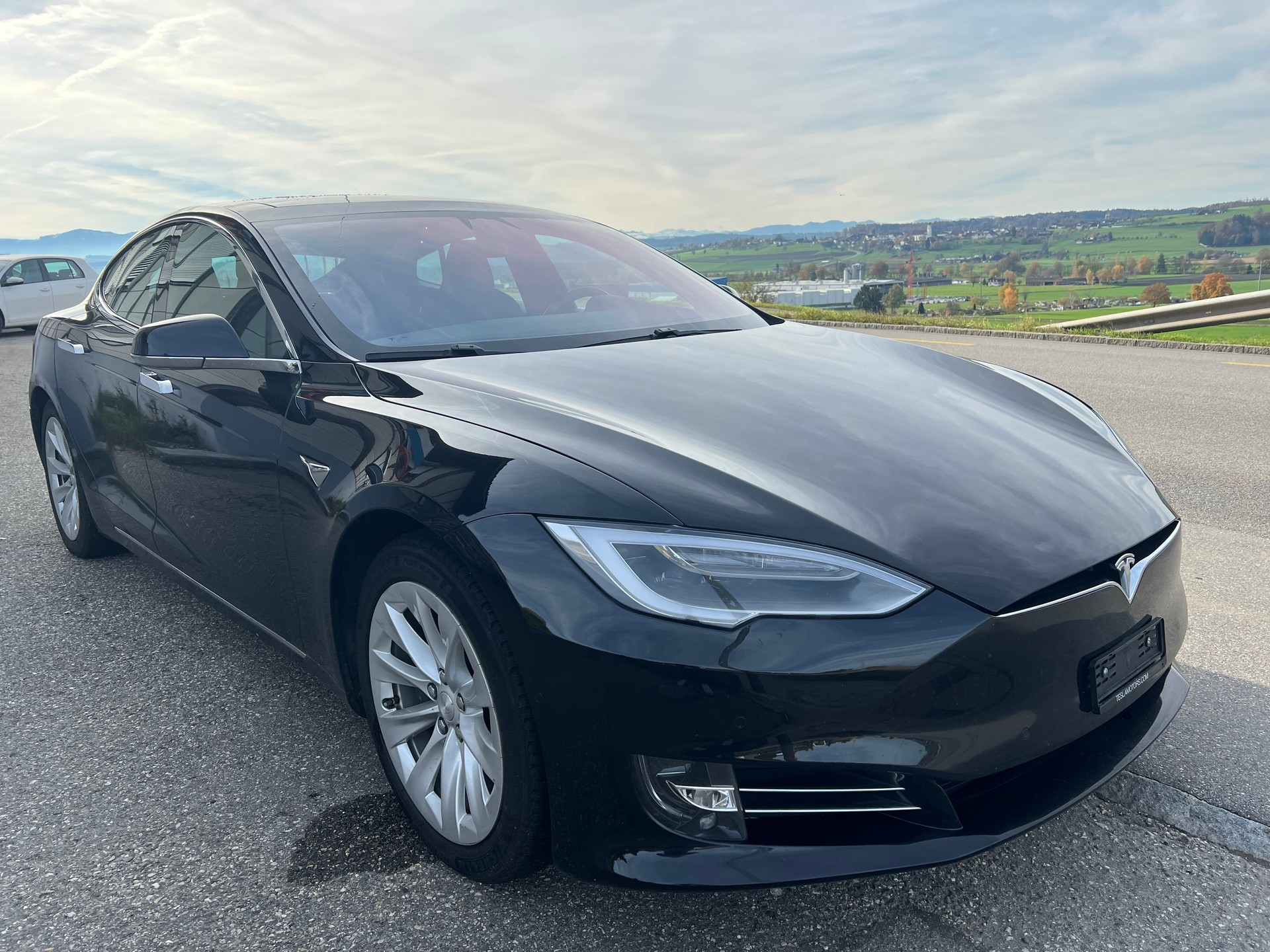 TESLA Model S 75