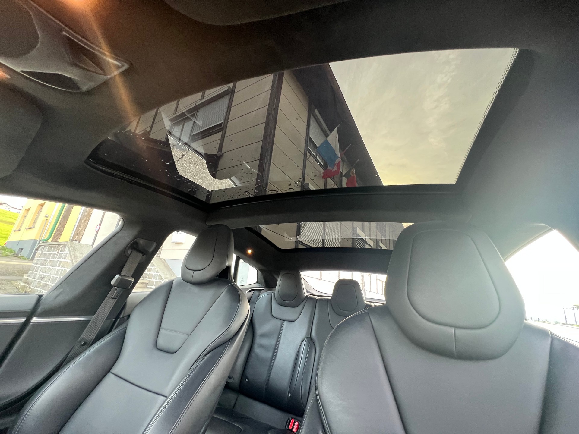 TESLA Model S 75-image-10