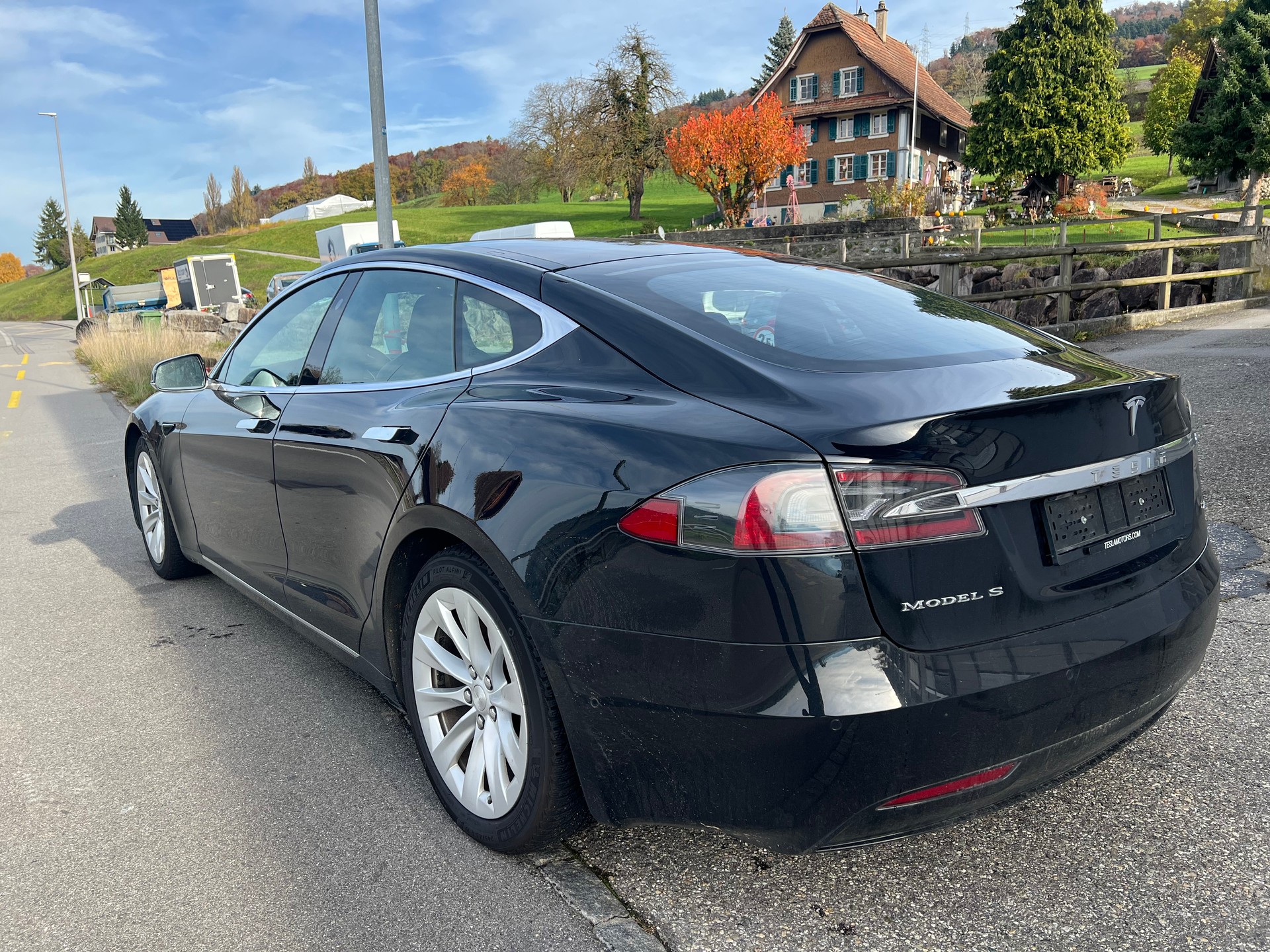 TESLA Model S 75-image-4
