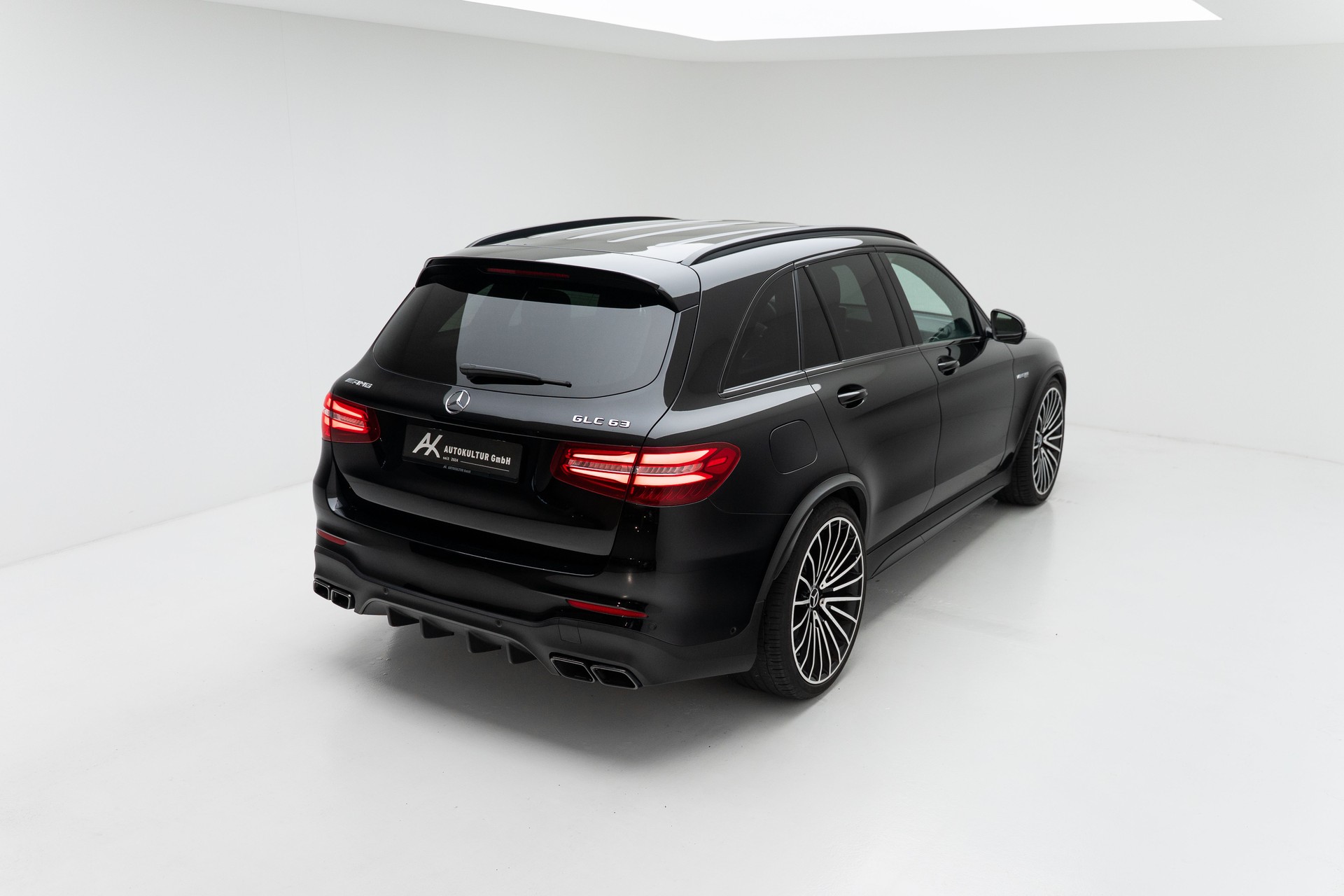 MERCEDES-BENZ GLC 63 AMG 4Matic+ 9G-Tronic-image-15