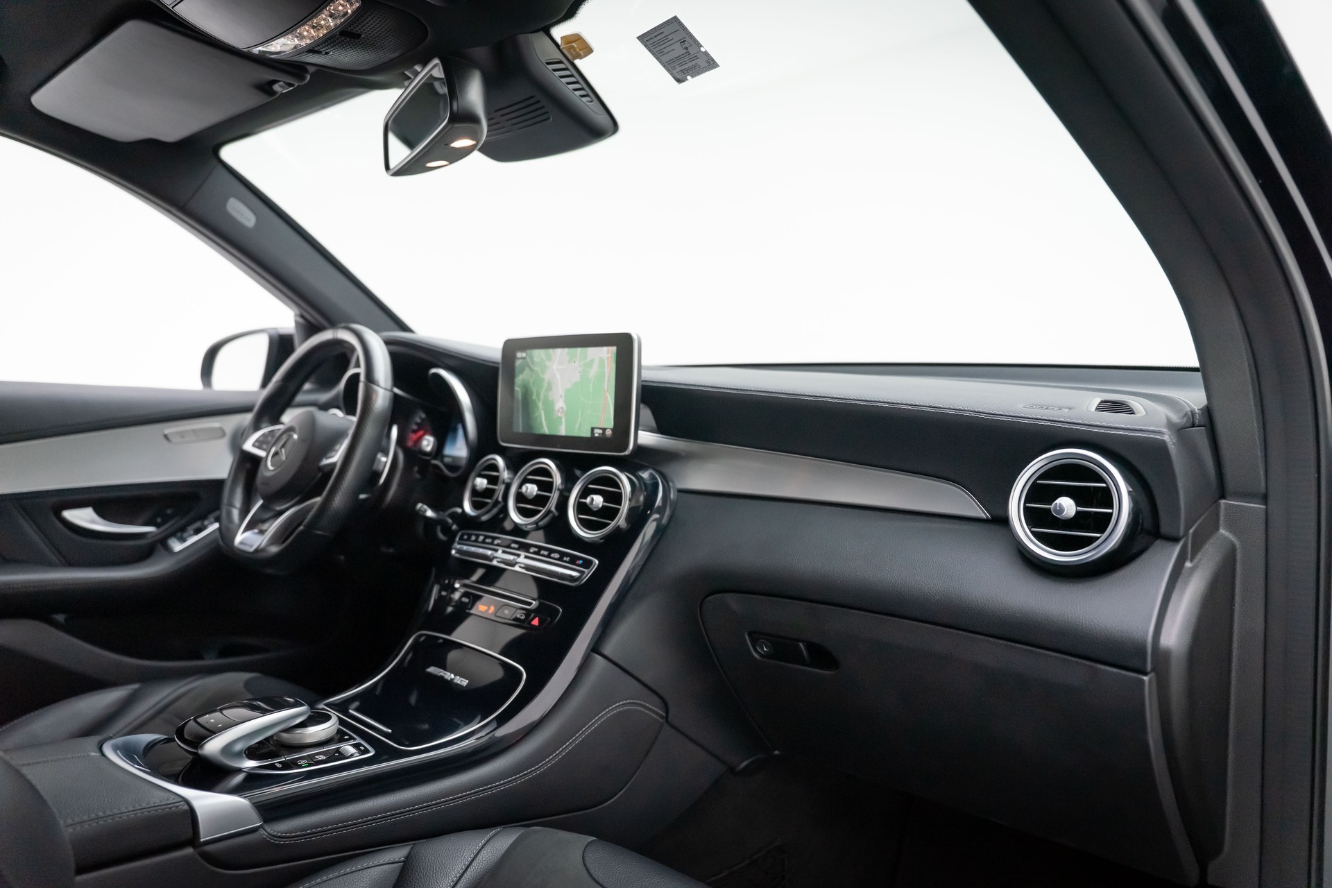 MERCEDES-BENZ GLC 63 AMG 4Matic+ 9G-Tronic-image-24