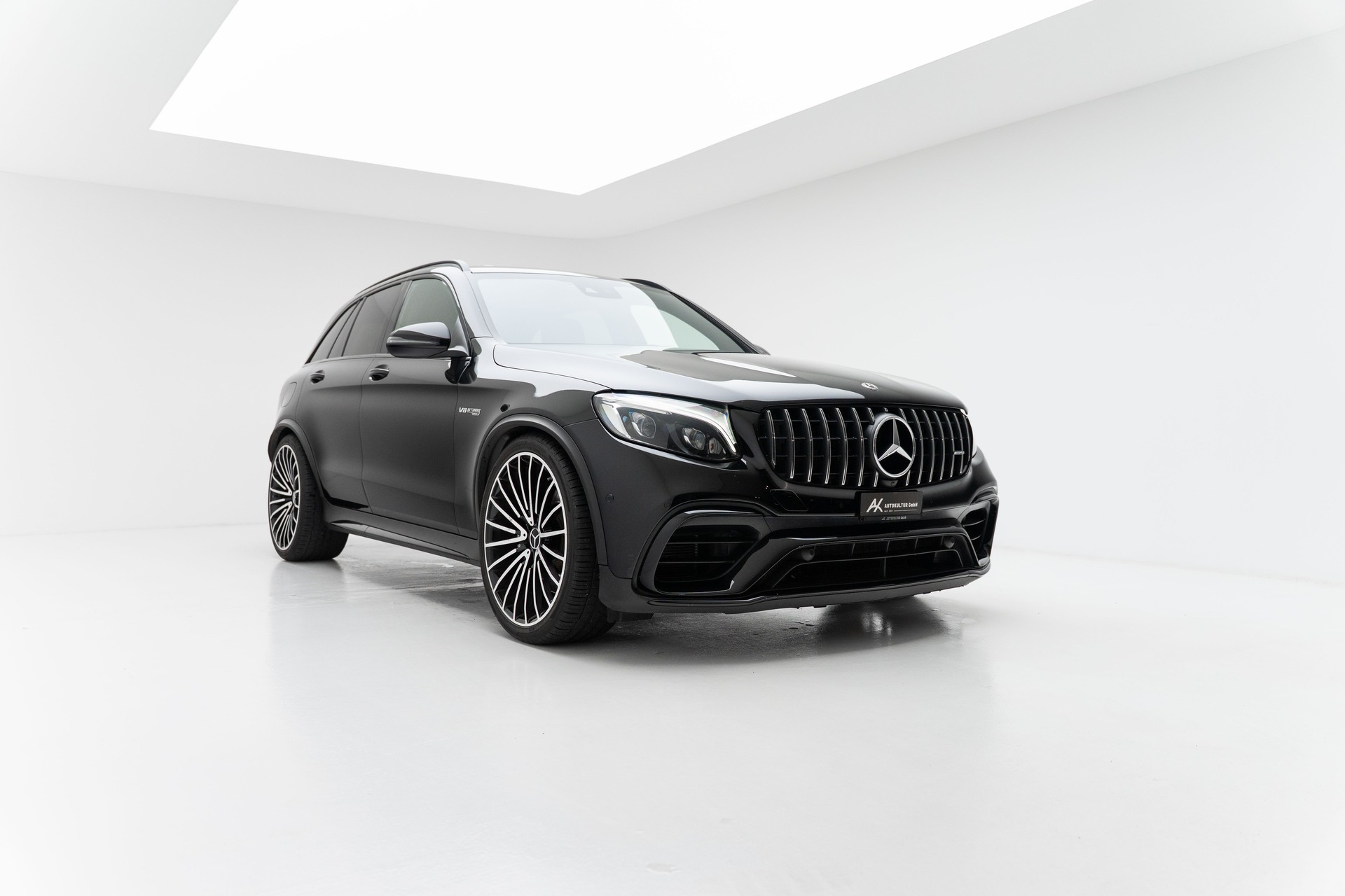MERCEDES-BENZ GLC 63 AMG 4Matic+ 9G-Tronic-showroom-element-2