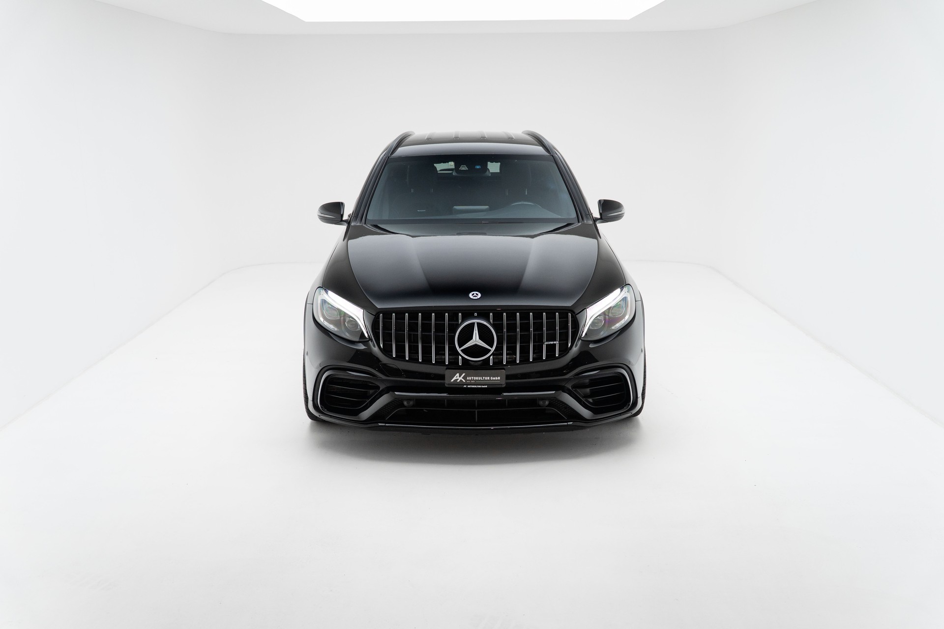 MERCEDES-BENZ GLC 63 AMG 4Matic+ 9G-Tronic-showroom-element-1