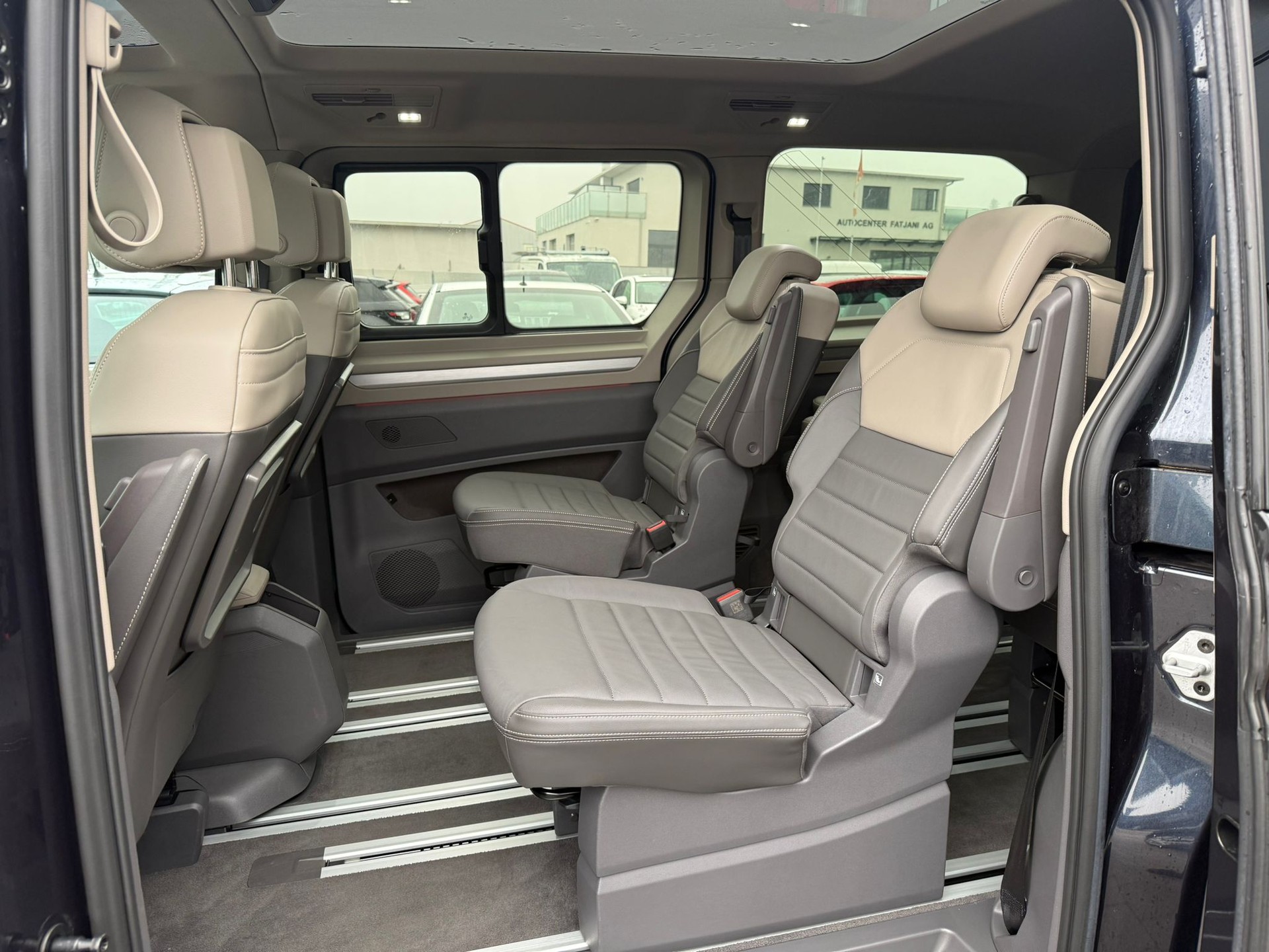 VW Multivan 2.0 TSI Style Liberty DSG Lang-image-17