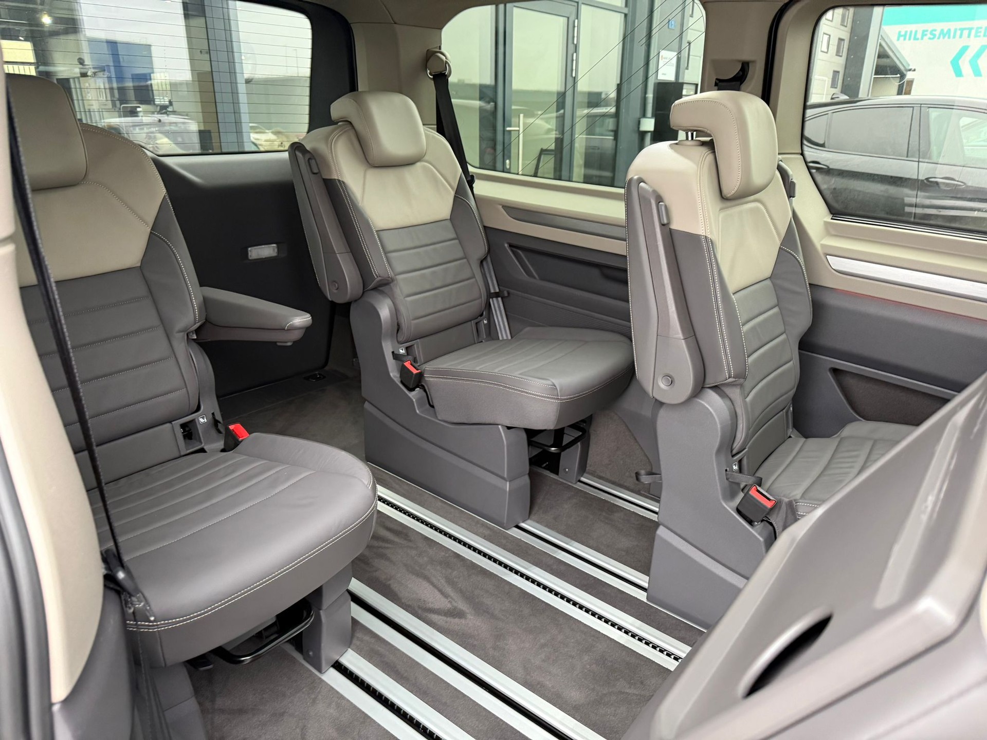 VW Multivan 2.0 TSI Style Liberty DSG Lang-image-24