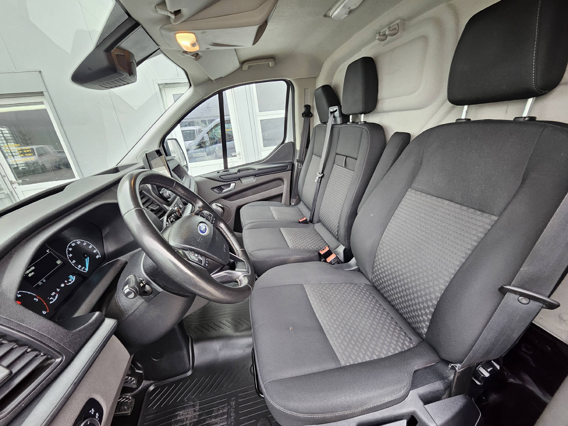 FORD Transit Custom Van 320 L2 2.0 TDCi 130 Trend * Nutzlast von 1'066KG * Anhängelast von 2'800KG *-image-13