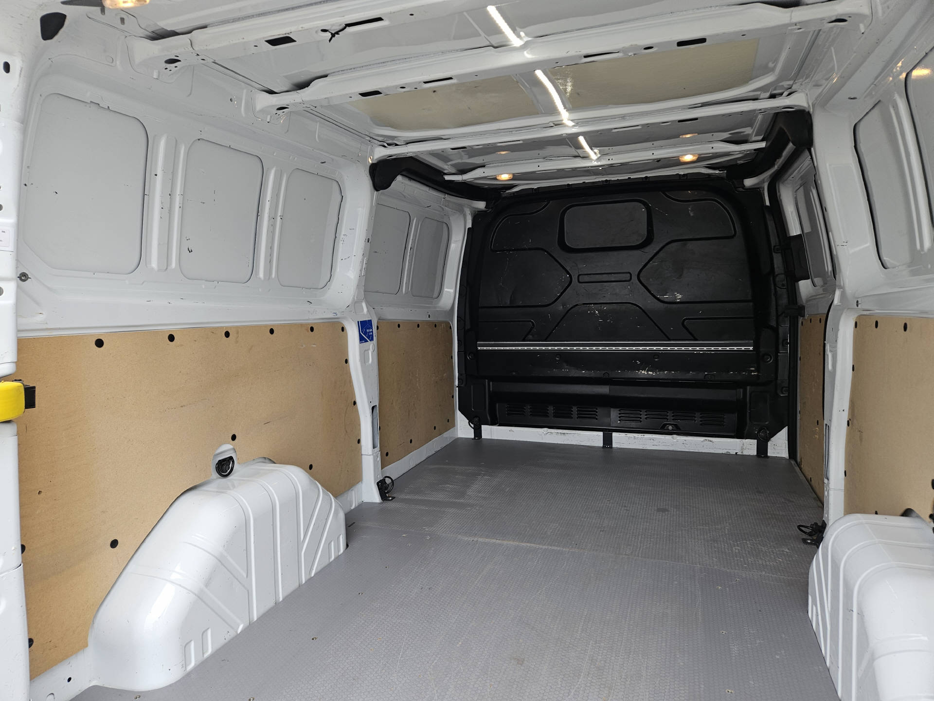 FORD Transit Custom Van 320 L2 2.0 TDCi 130 Trend * Nutzlast von 1'066KG * Anhängelast von 2'800KG *-image-8