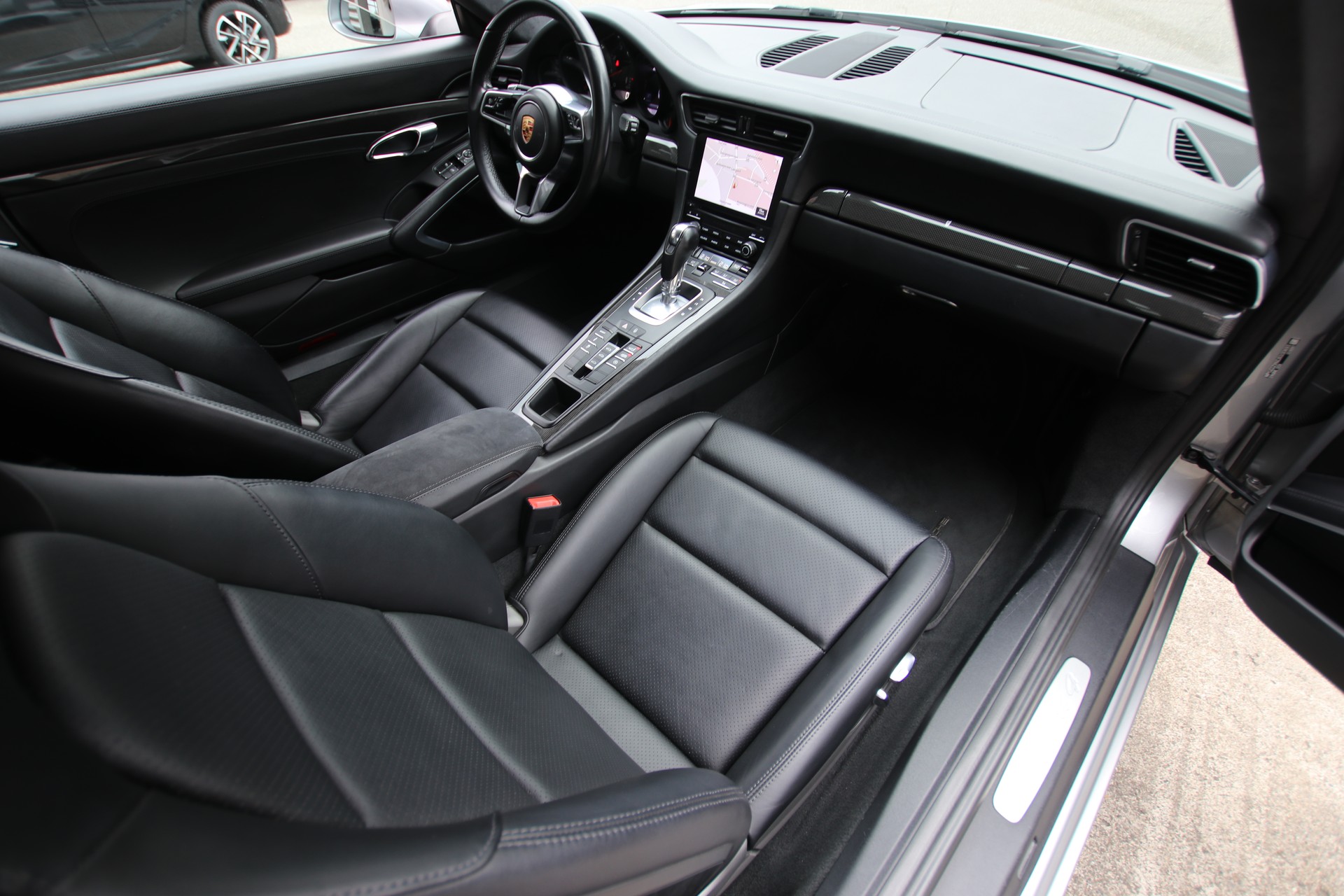 PORSCHE 911 Carrera 4 PDK-image-11