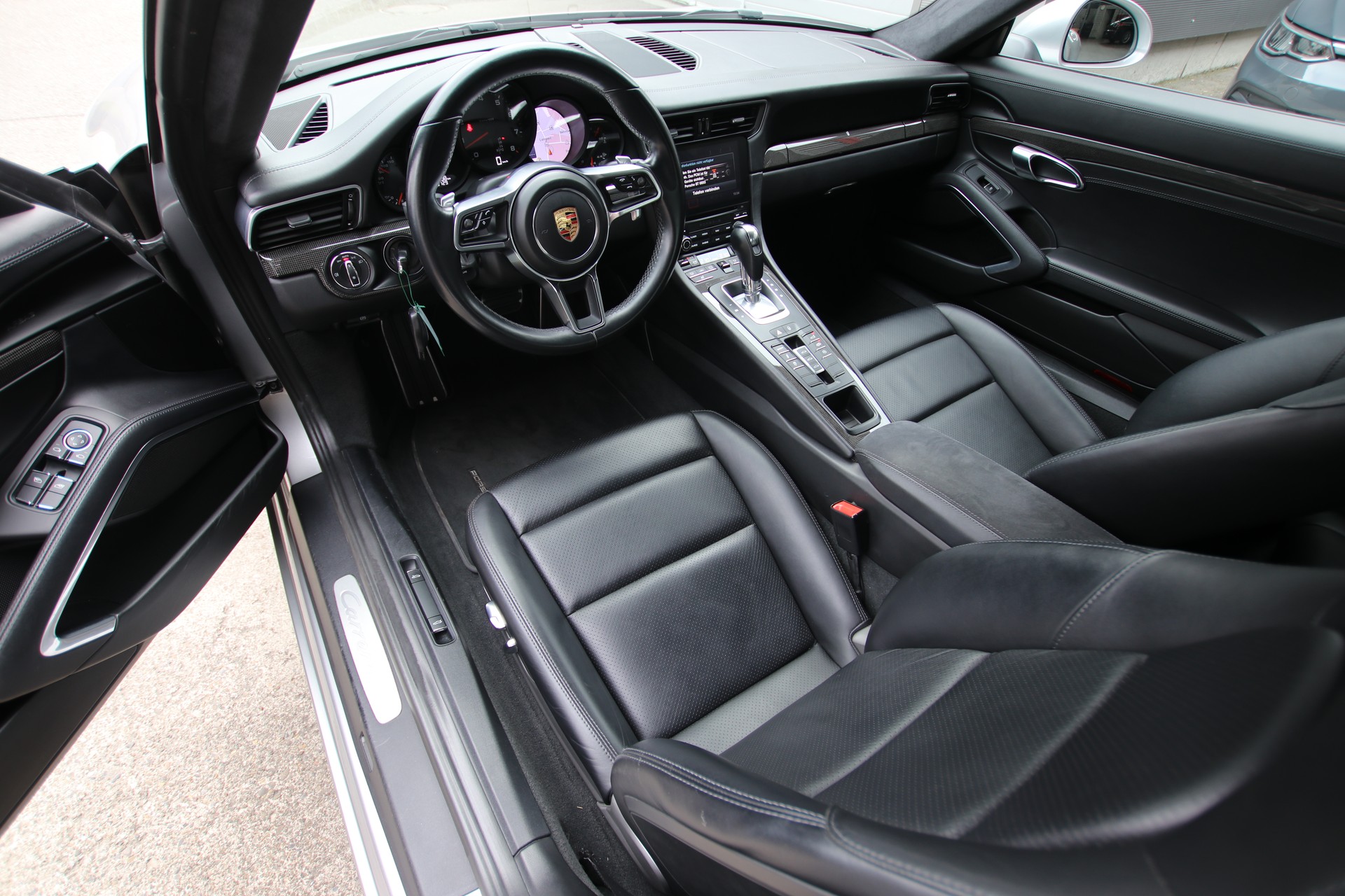 PORSCHE 911 Carrera 4 PDK-image-9