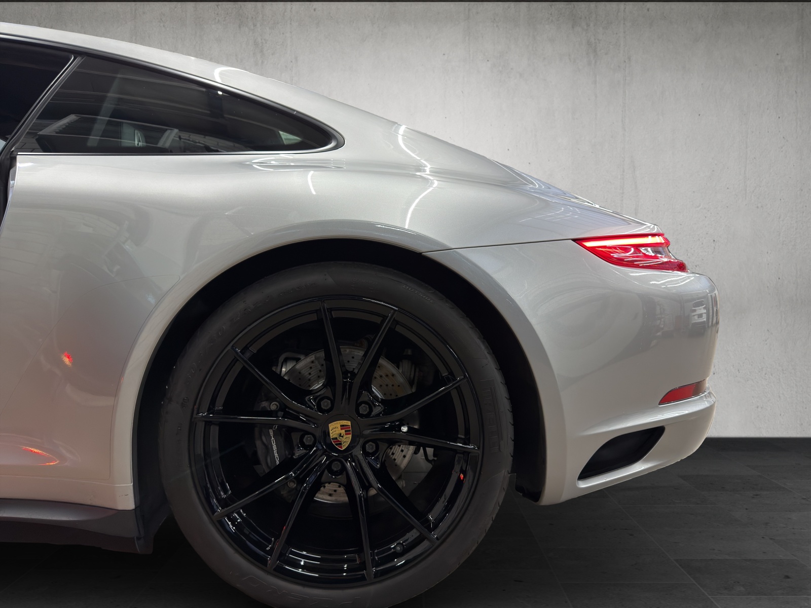 PORSCHE 911 Carrera 4 PDK-image-8