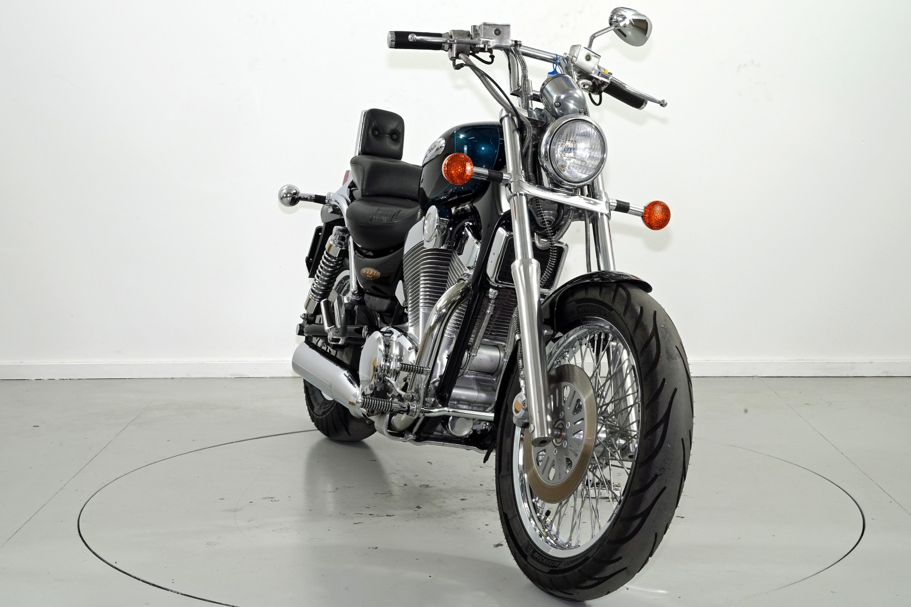 SUZUKI VS 1400 GLP-image-1