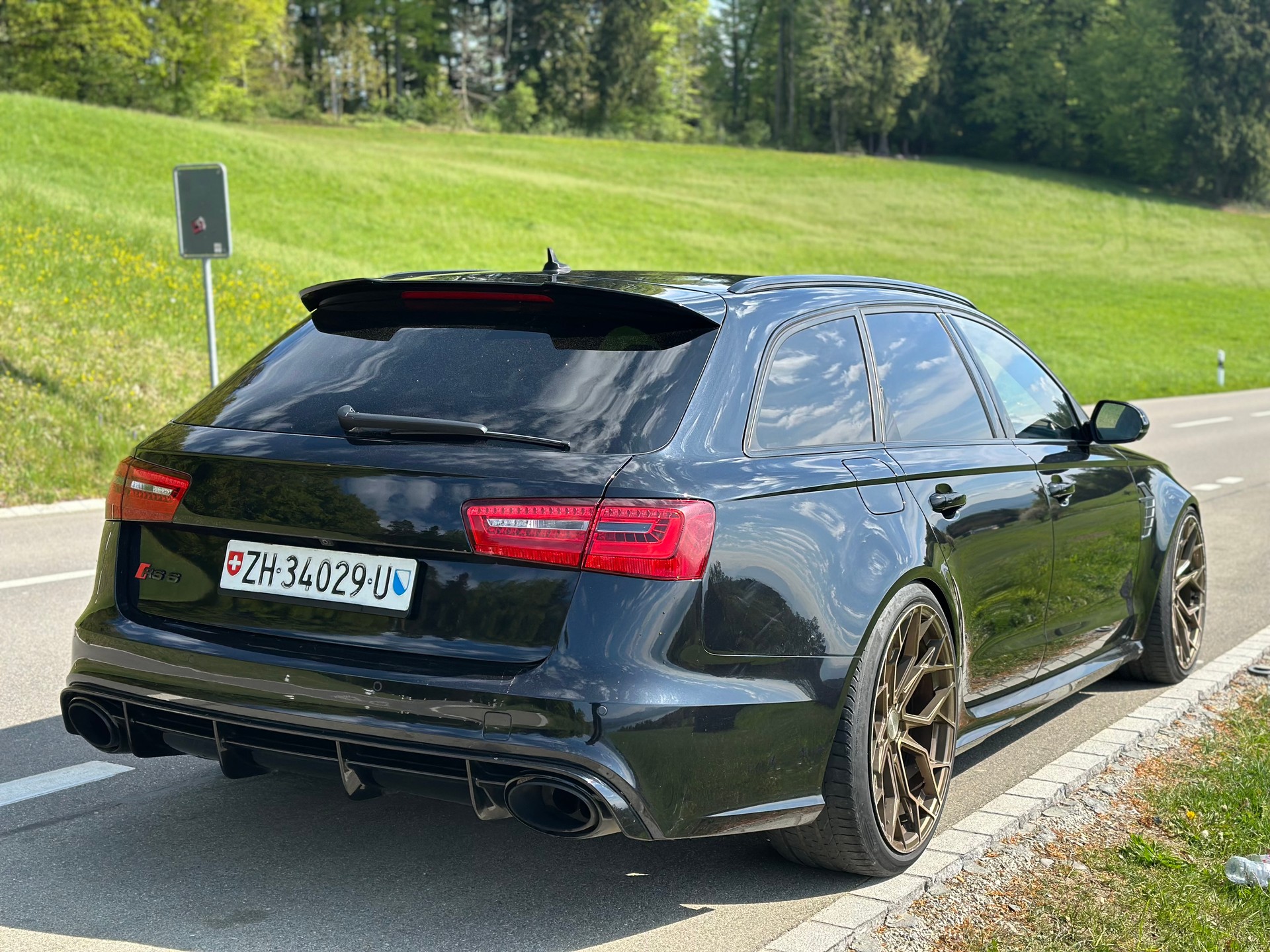 AUDI RS6 Avant 4.0 TFSI V8 quattro Tiptronic-image-1