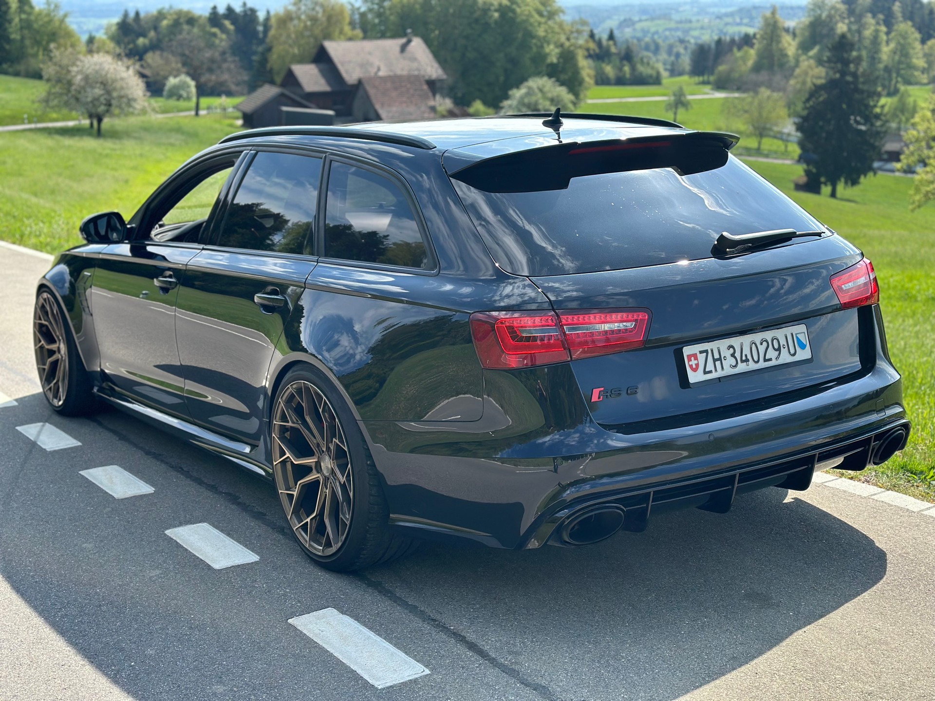 AUDI RS6 Avant 4.0 TFSI V8 quattro Tiptronic-image-2